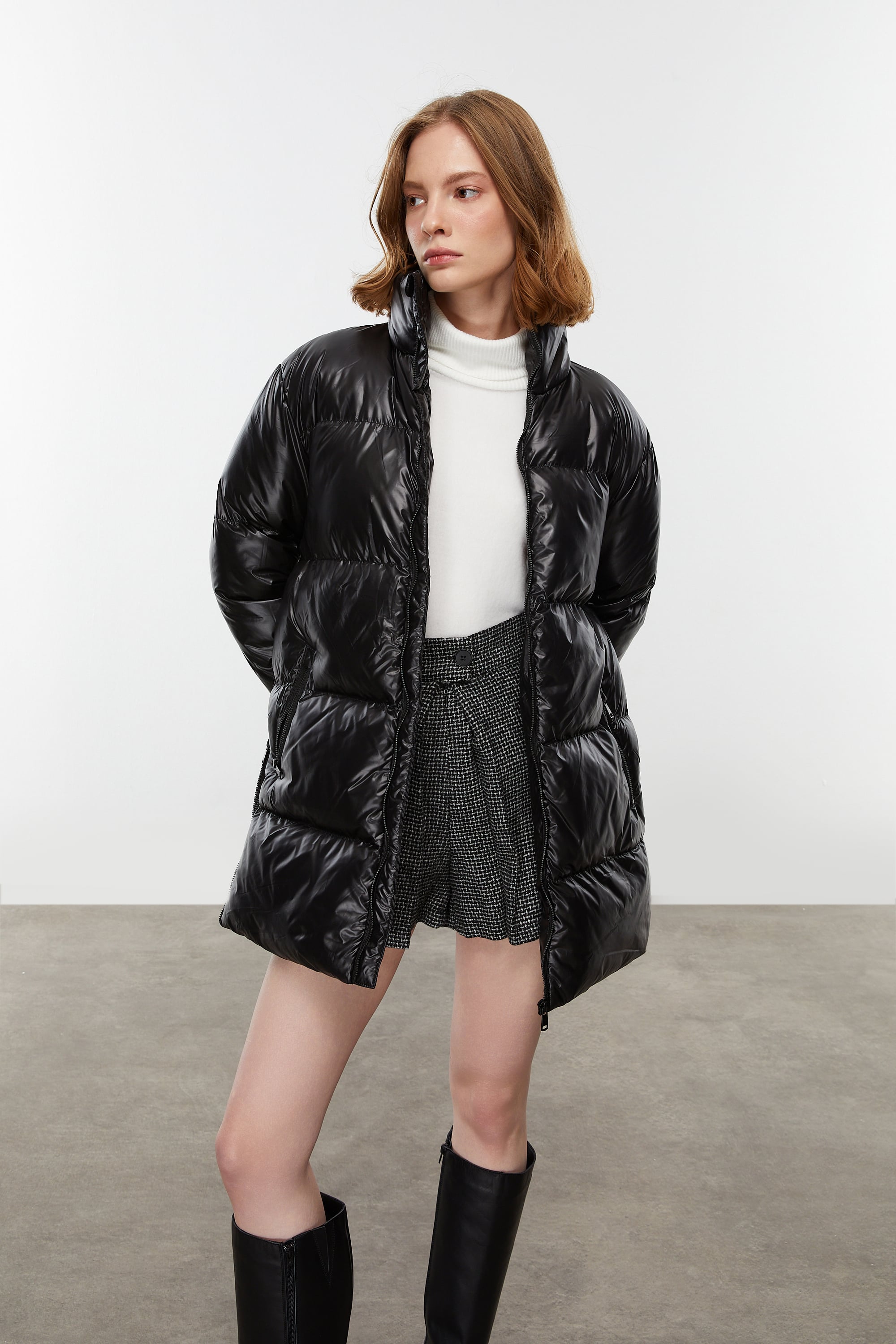 DİK YAKA KAPİTONELİ ŞİŞME MONT