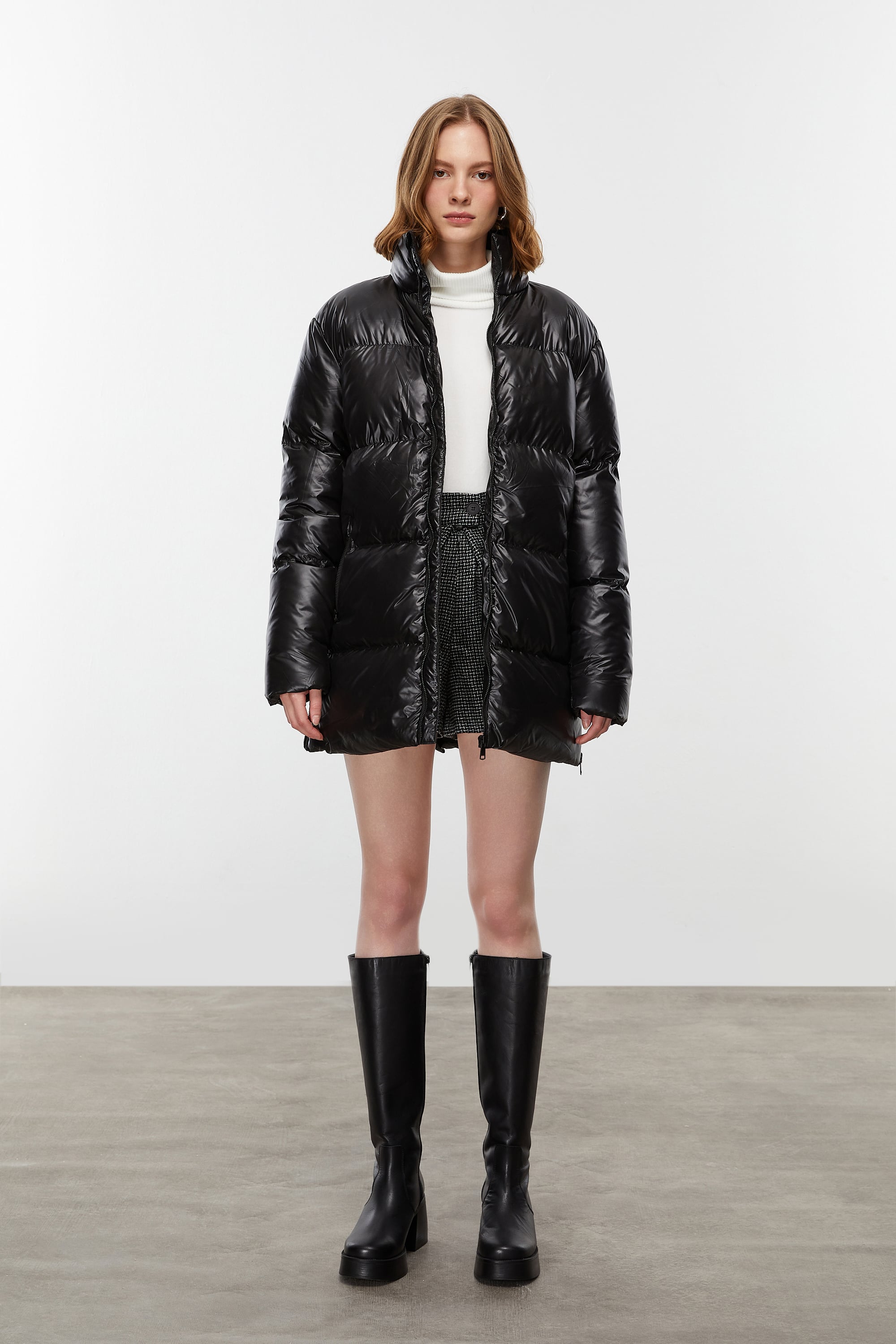 DİK YAKA KAPİTONELİ ŞİŞME MONT