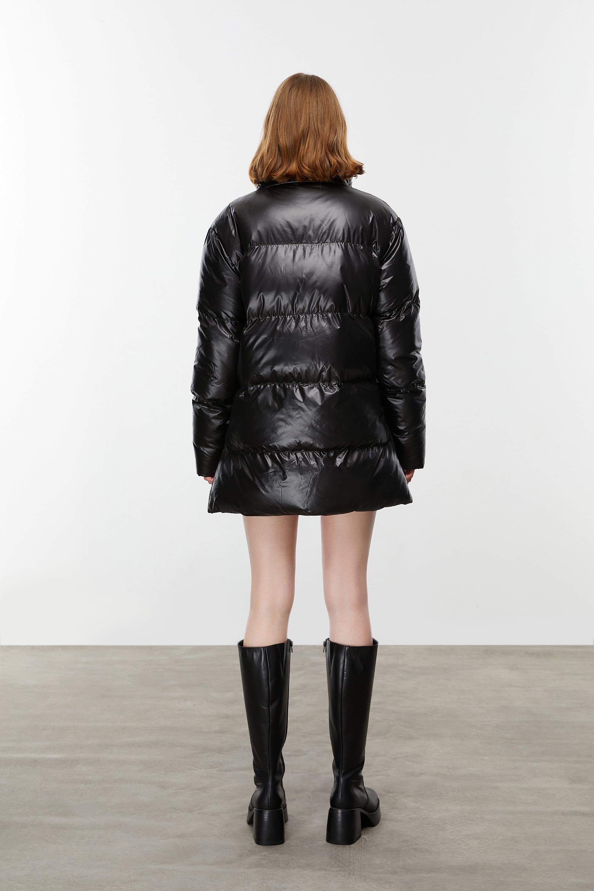 DİK YAKA KAPİTONELİ ŞİŞME MONT