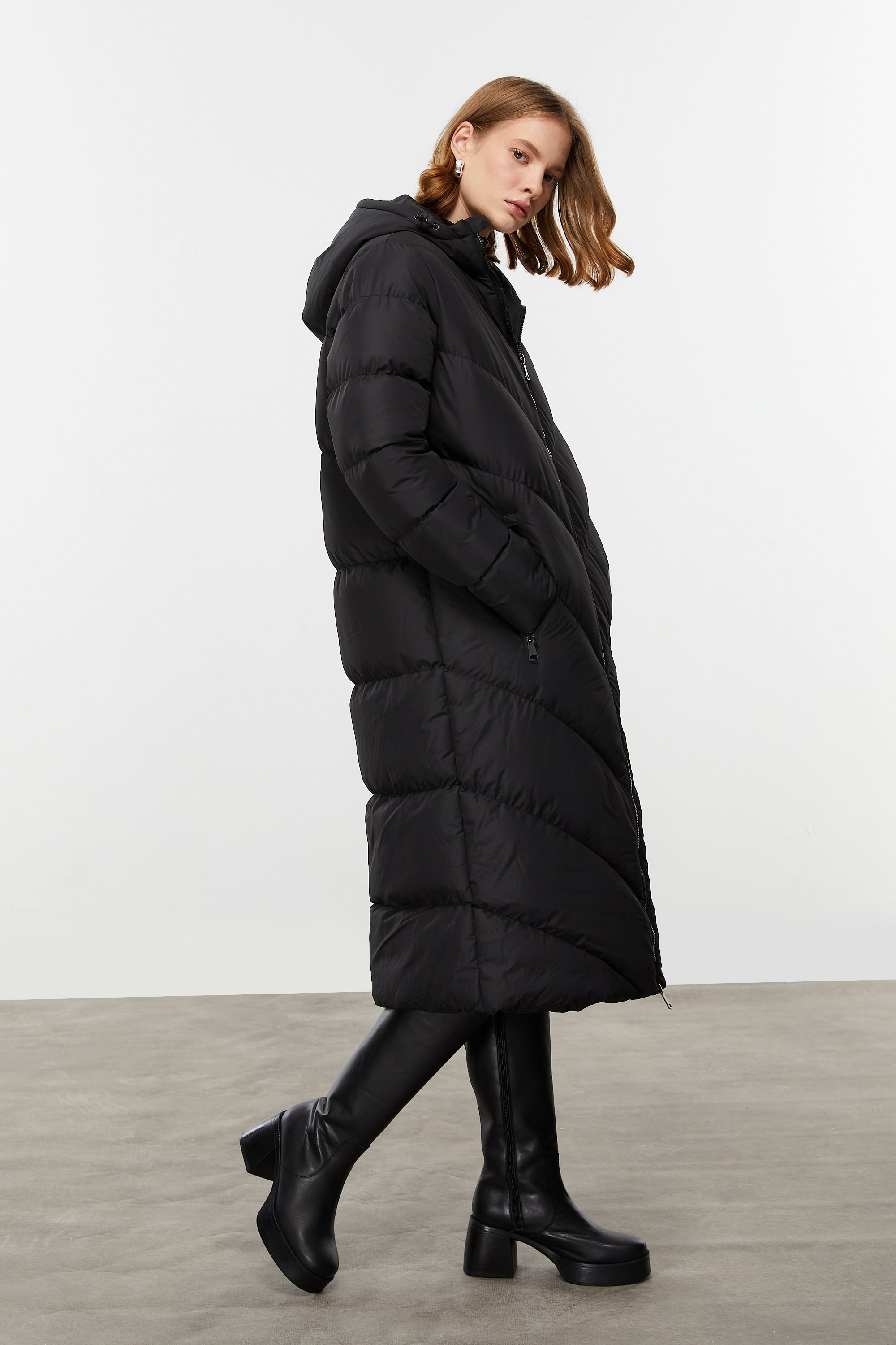 KAPÜŞONLU UZUN ŞİŞME MONT