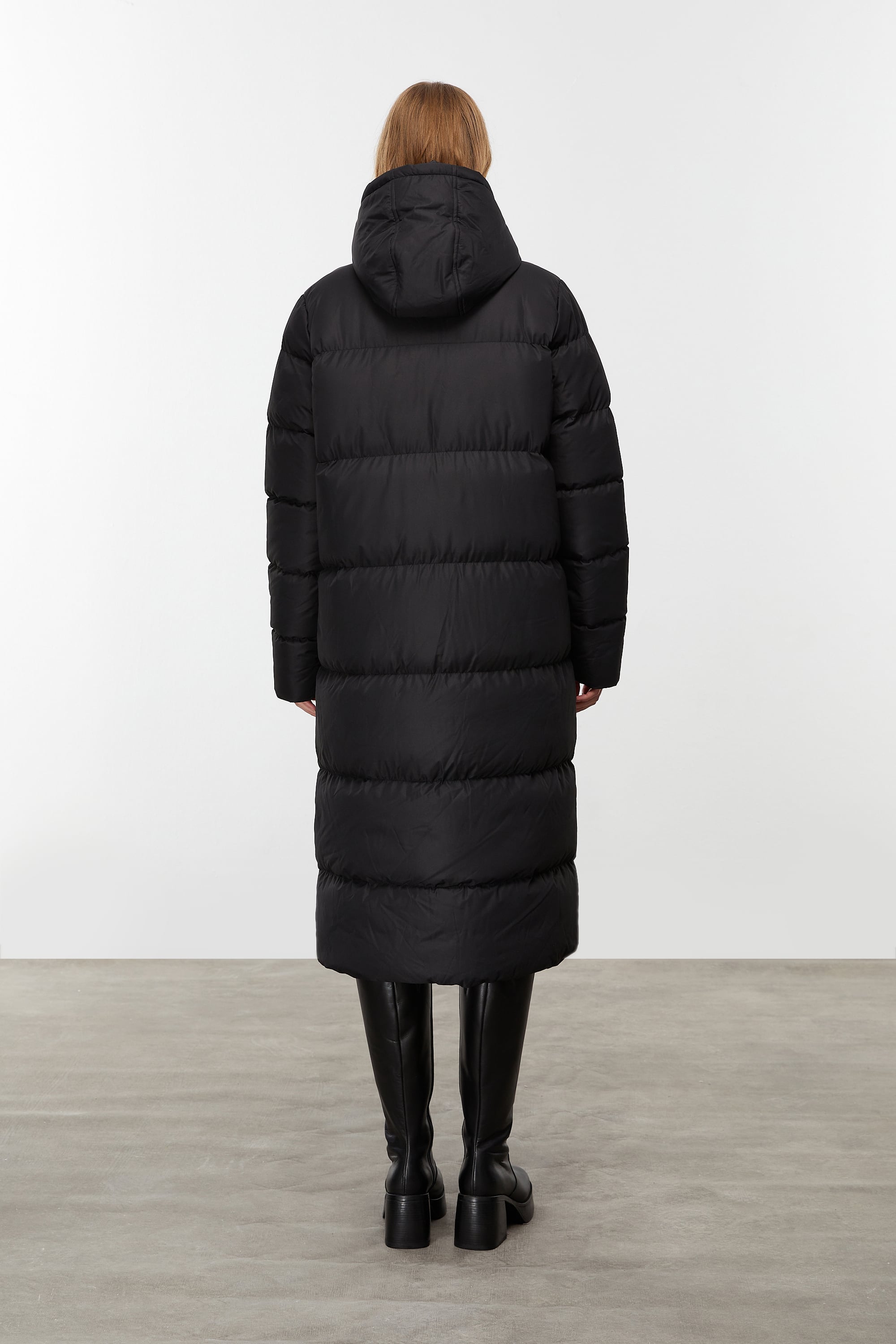 KAPÜŞONLU UZUN ŞİŞME MONT