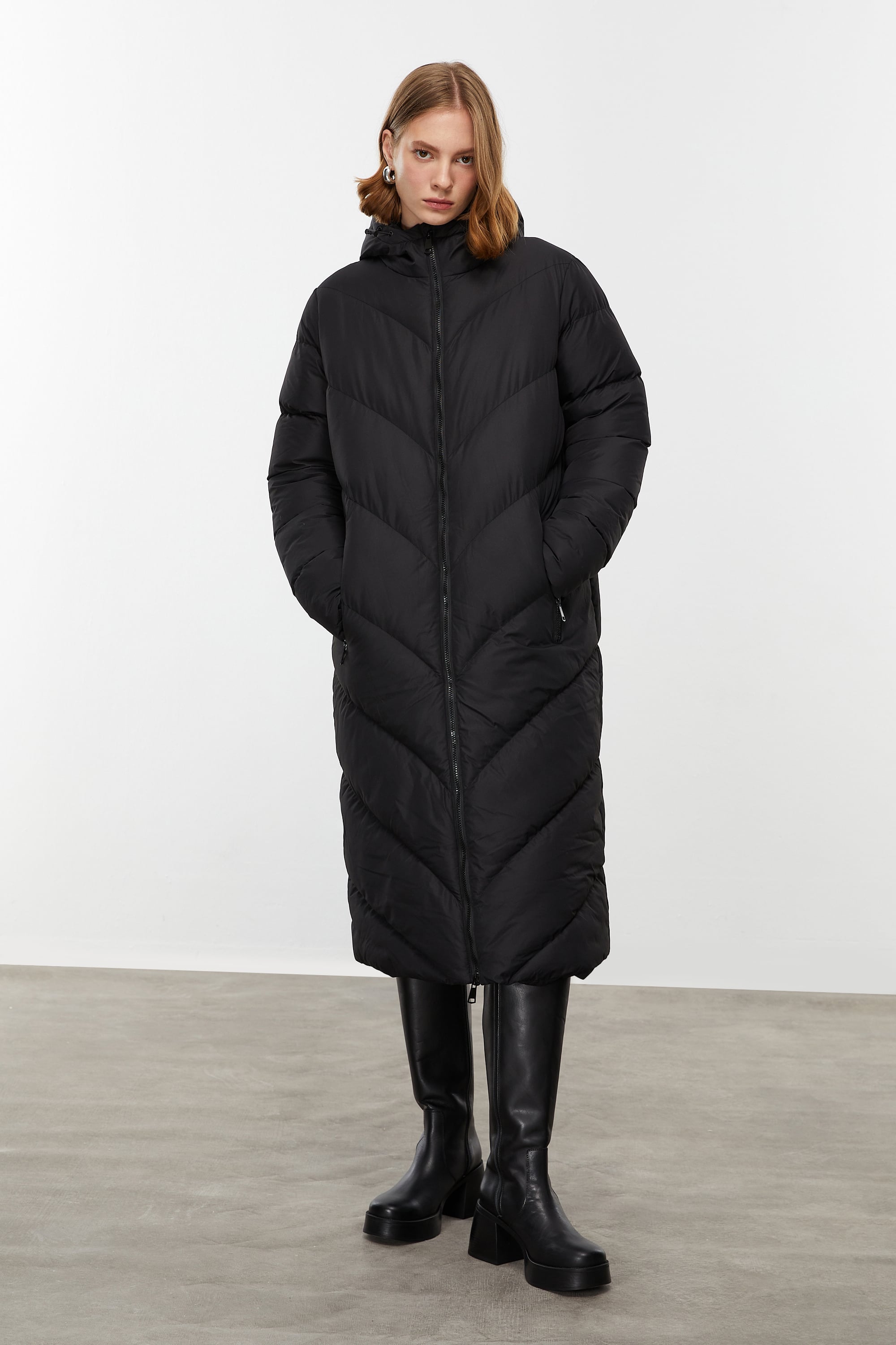 KAPÜŞONLU UZUN ŞİŞME MONT