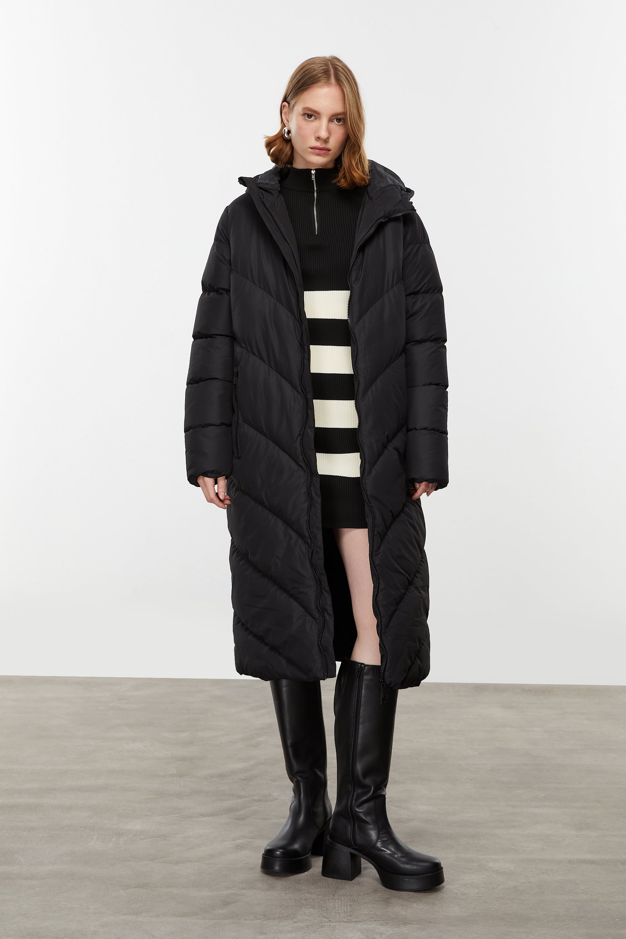 KAPÜŞONLU UZUN ŞİŞME MONT