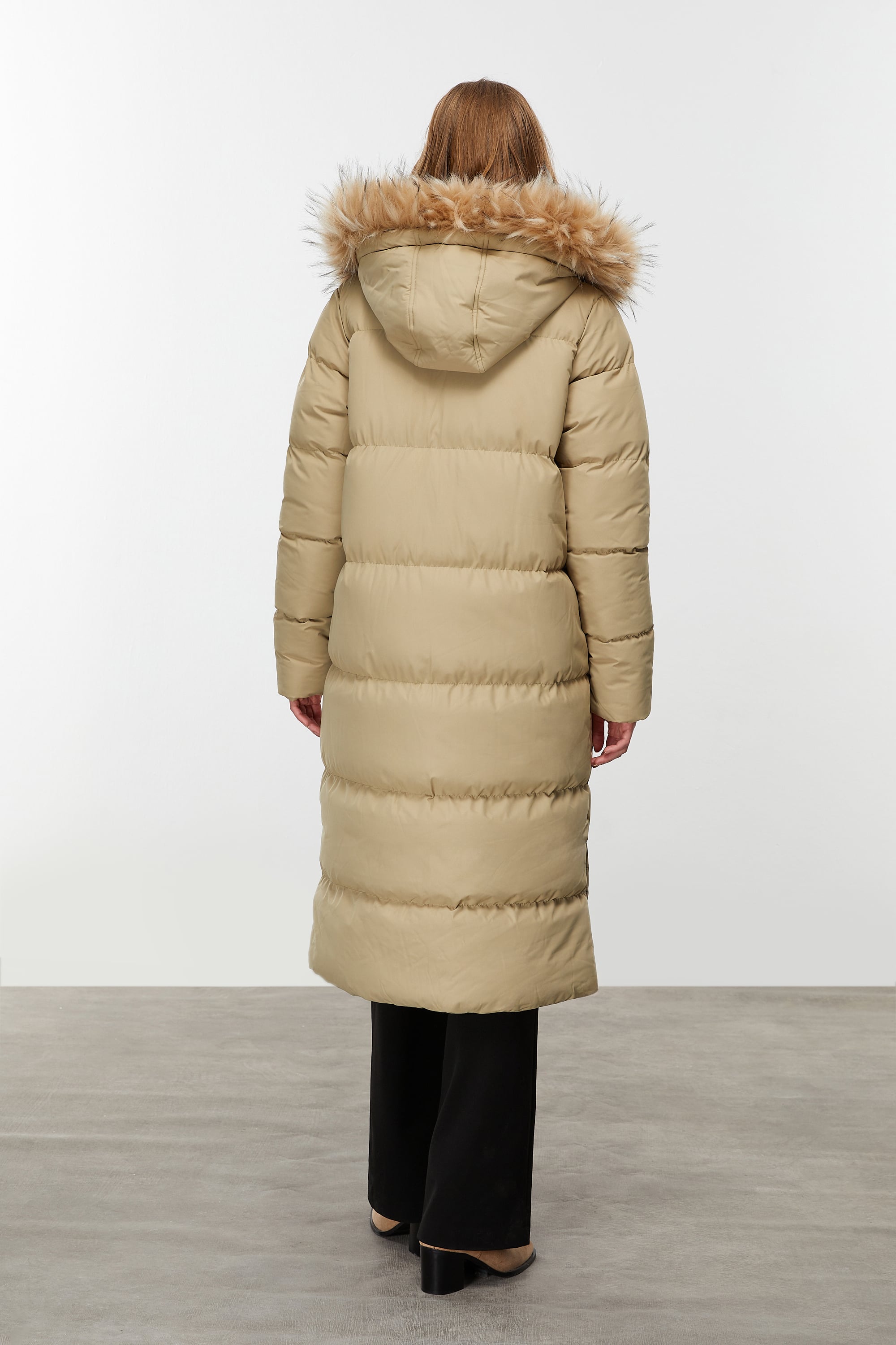 KAPÜŞONLU UZUN ŞİŞME MONT