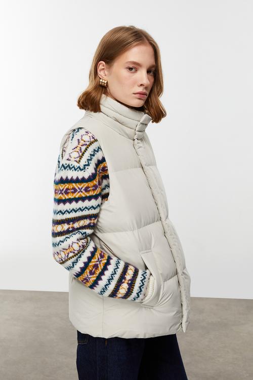  KAPİTONELİ DİK YAKA YELEK