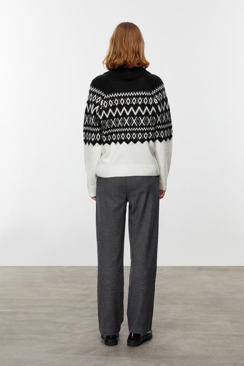  JAKARLI BALIKÇI YAKA TRİKO KAZAK