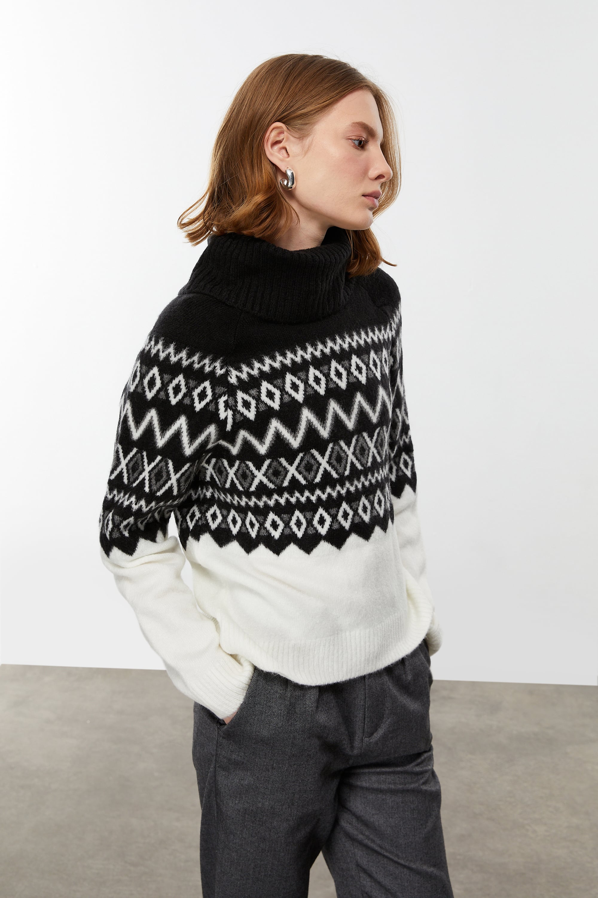 JAKARLI BALIKÇI YAKA TRİKO KAZAK