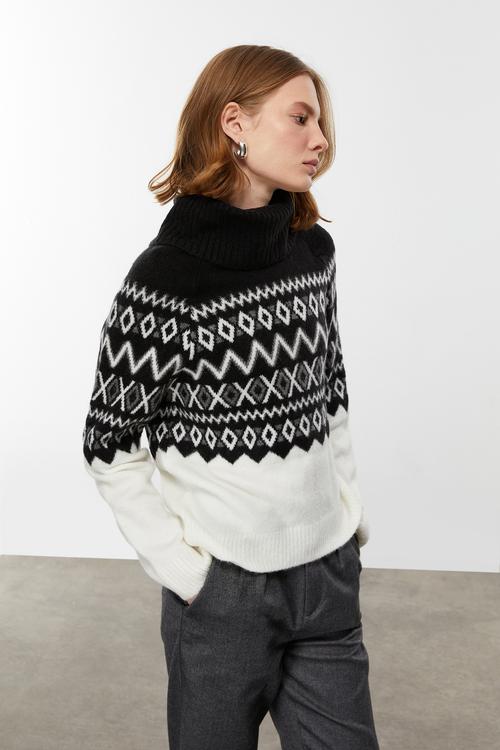  JAKARLI BALIKÇI YAKA TRİKO KAZAK