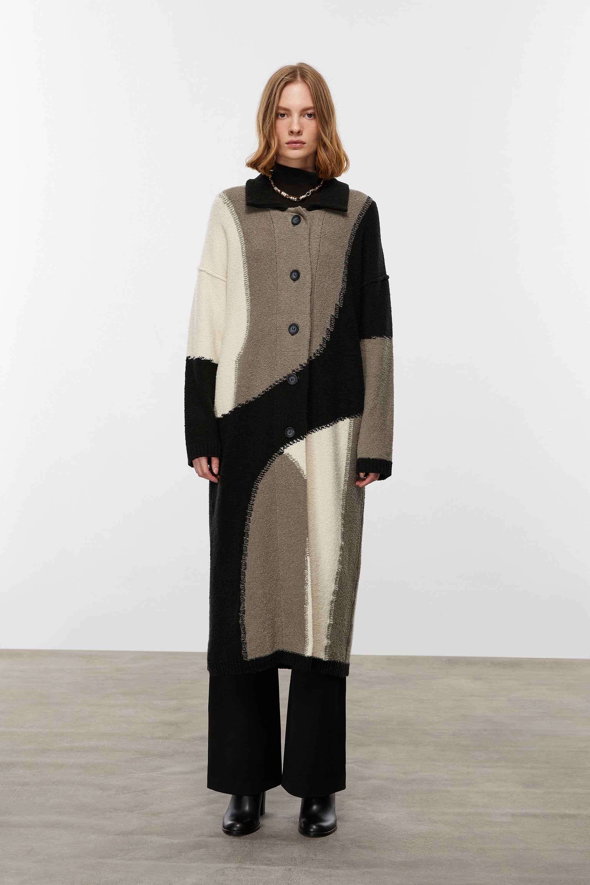 RENK BLOKLU UZUN TRİKO KABAN