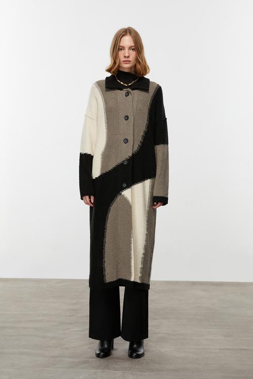  RENK BLOKLU UZUN TRİKO KABAN