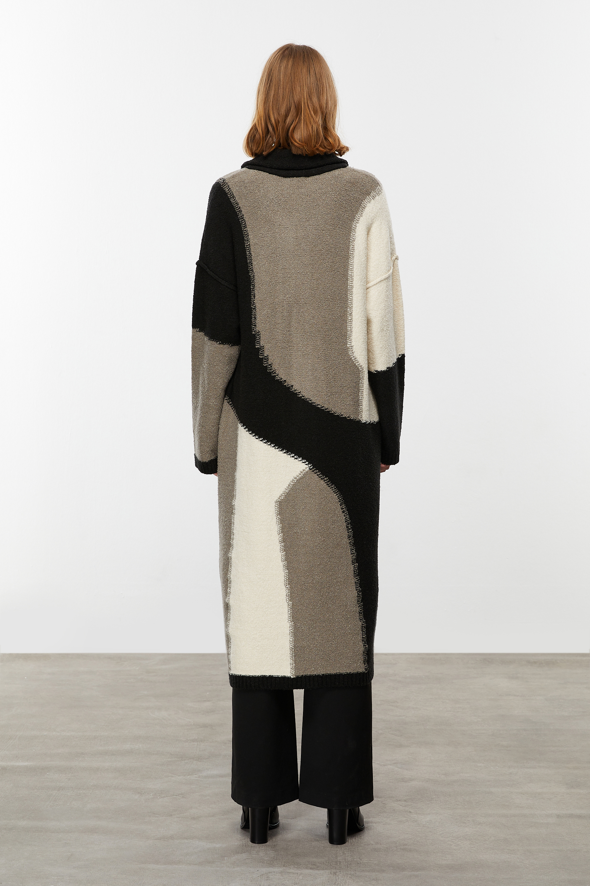 RENK BLOKLU UZUN TRİKO KABAN