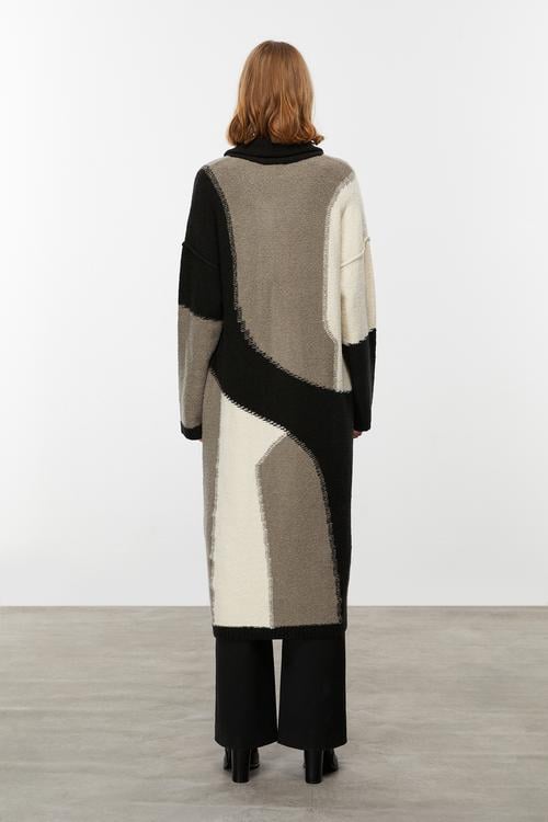  RENK BLOKLU UZUN TRİKO KABAN