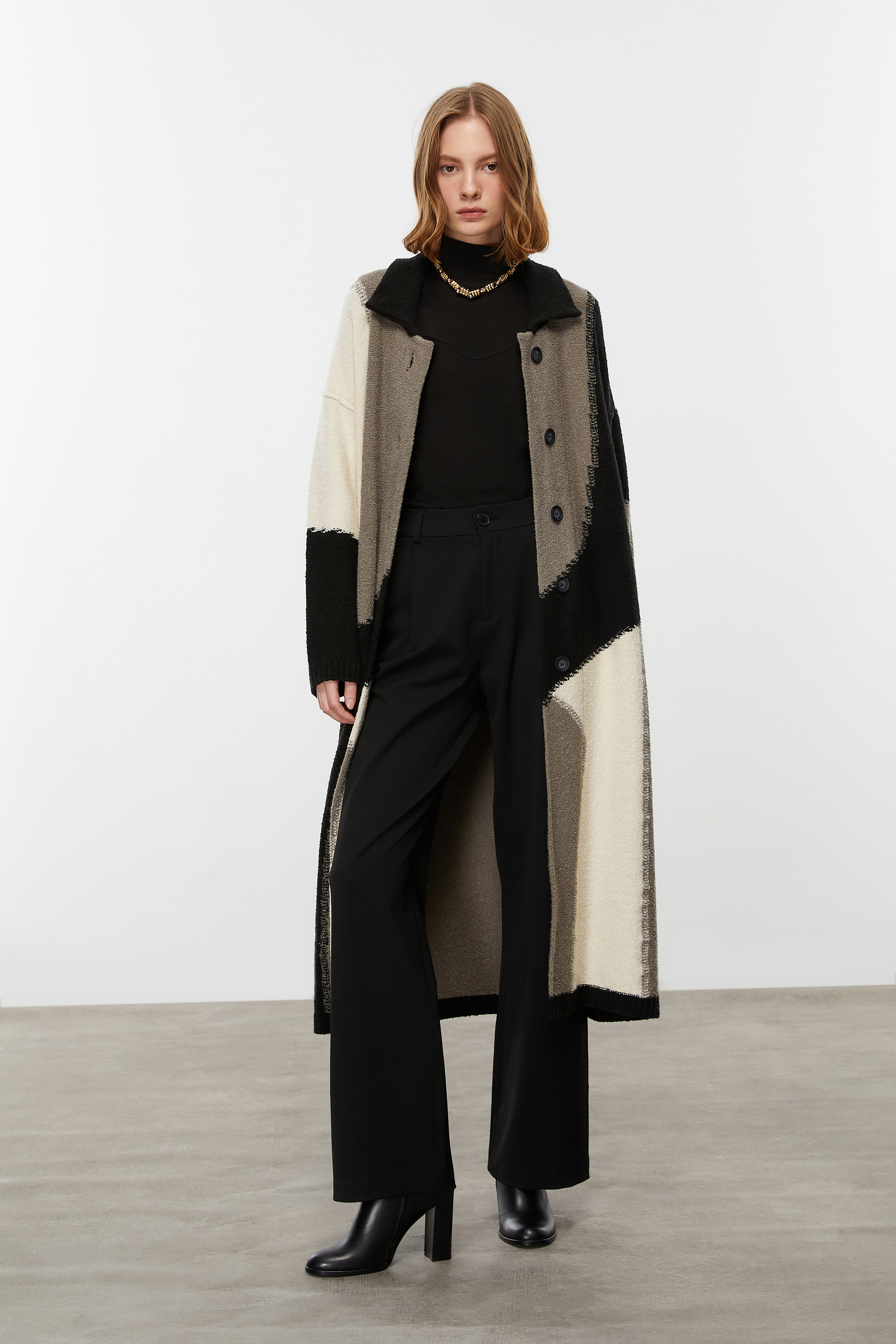 RENK BLOKLU UZUN TRİKO KABAN