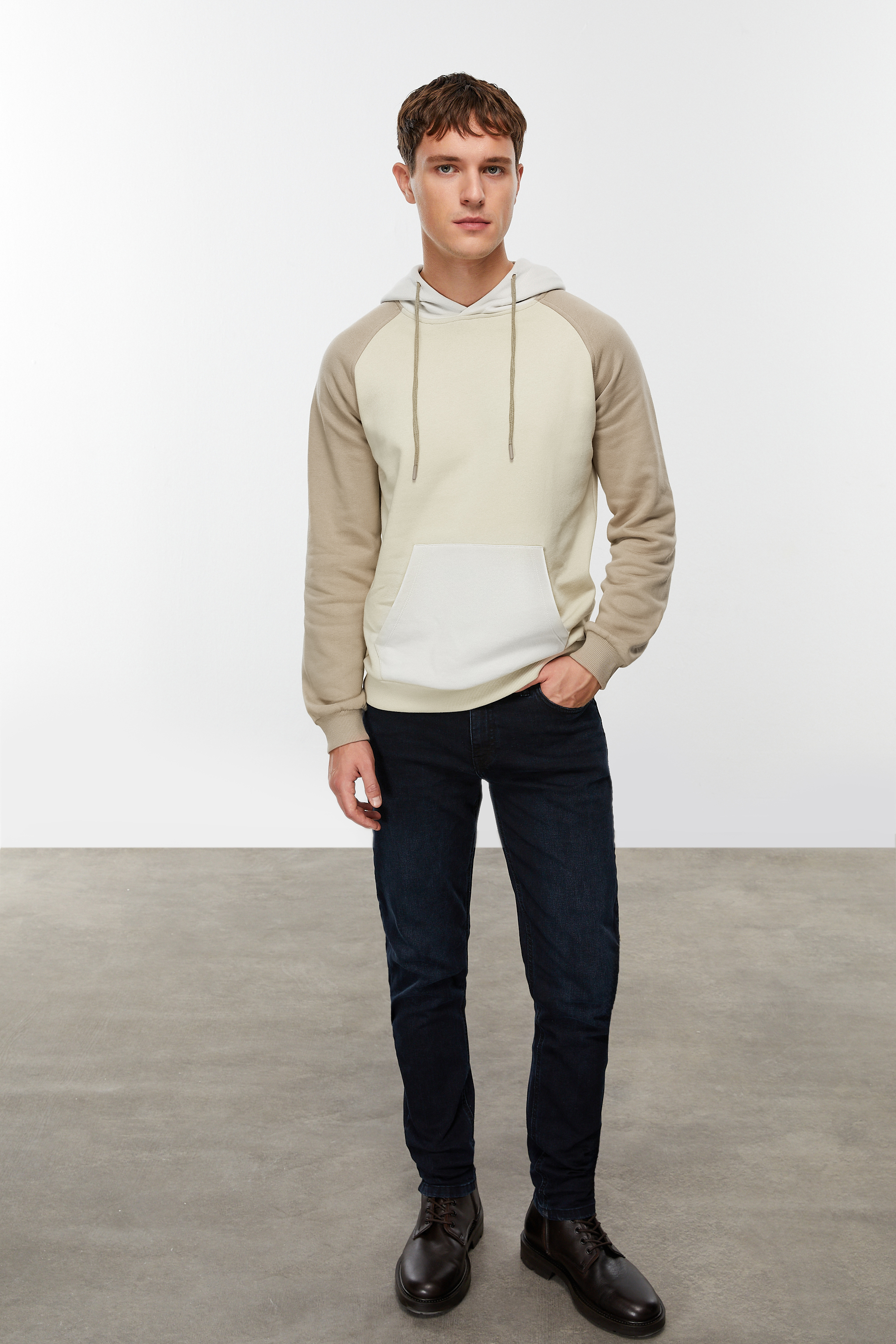 RENK BLOKLU KAPÜŞONLU SWEATSHIRT