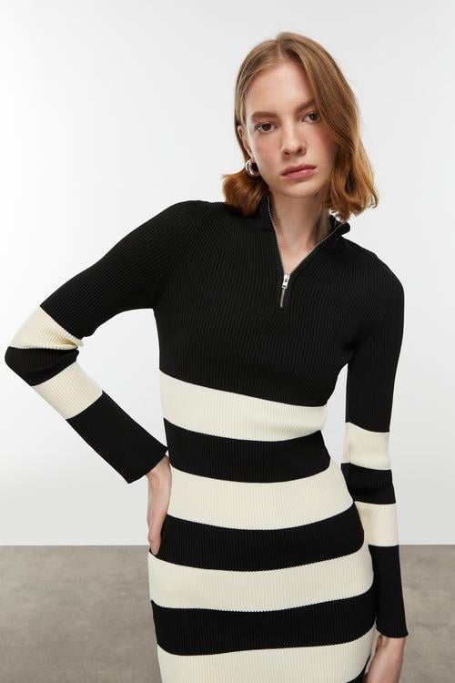  ÇİZGİLİ DİK YAKA MİNİ TRİKO ELBİSE