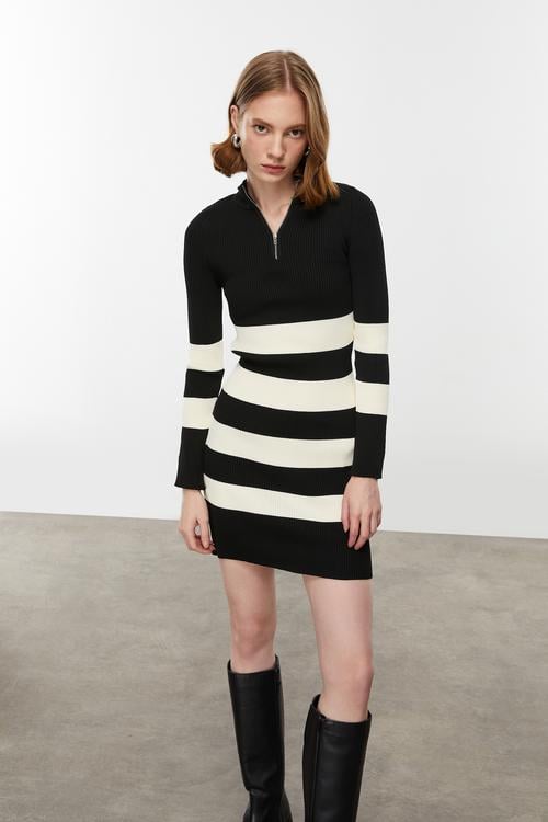  ÇİZGİLİ DİK YAKA MİNİ TRİKO ELBİSE