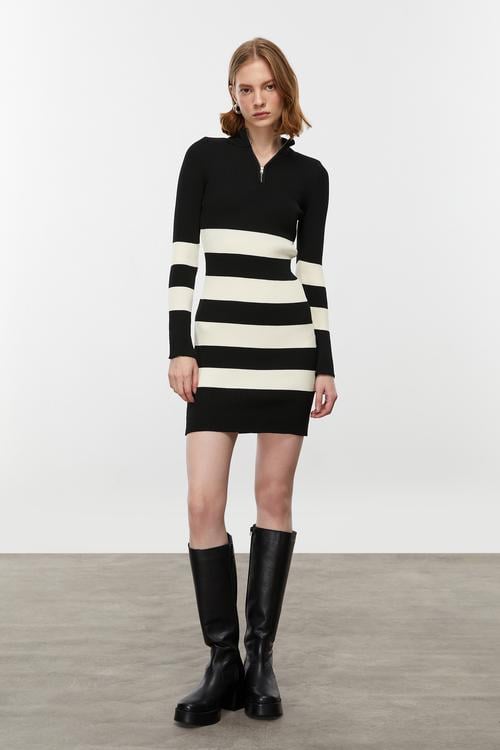  ÇİZGİLİ DİK YAKA MİNİ TRİKO ELBİSE