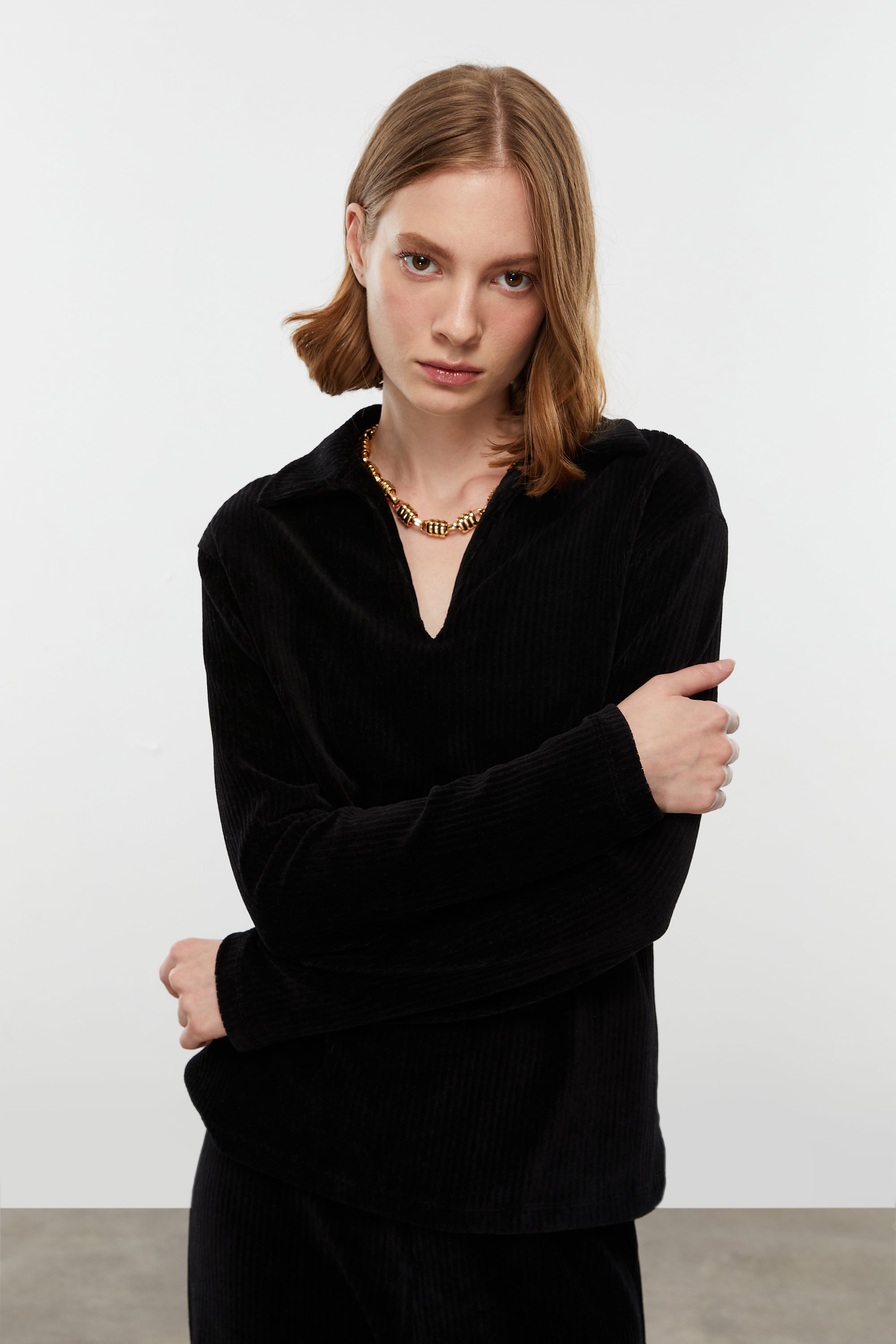 KADİFE DOKULU POLO YAKA SWEATSHIRT