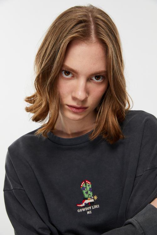  NAKIŞLI BİSİKLET YAKA SWEATSHIRT