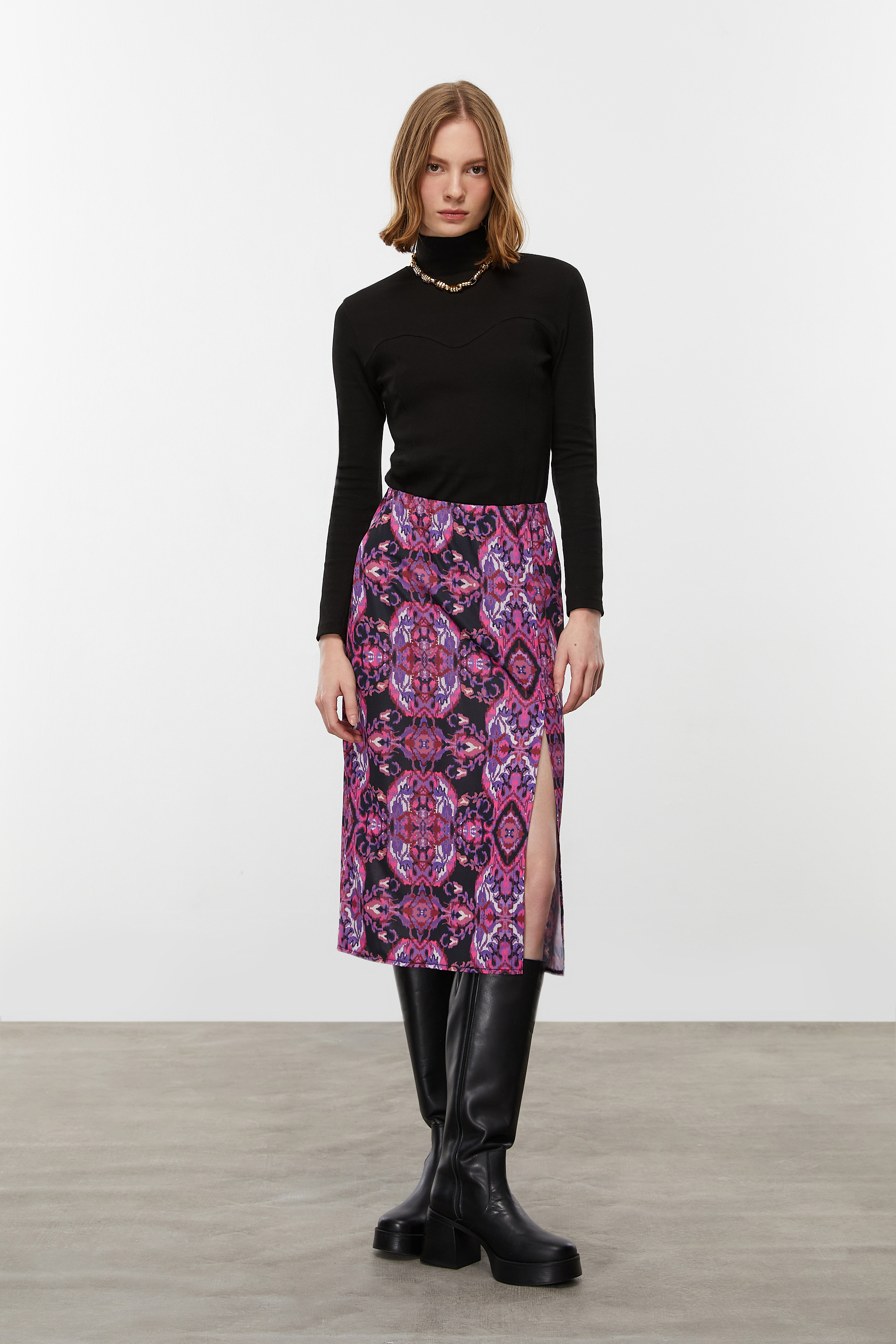 ETNİK DESENLİ YIRTMAÇLI MİDİ ETEK