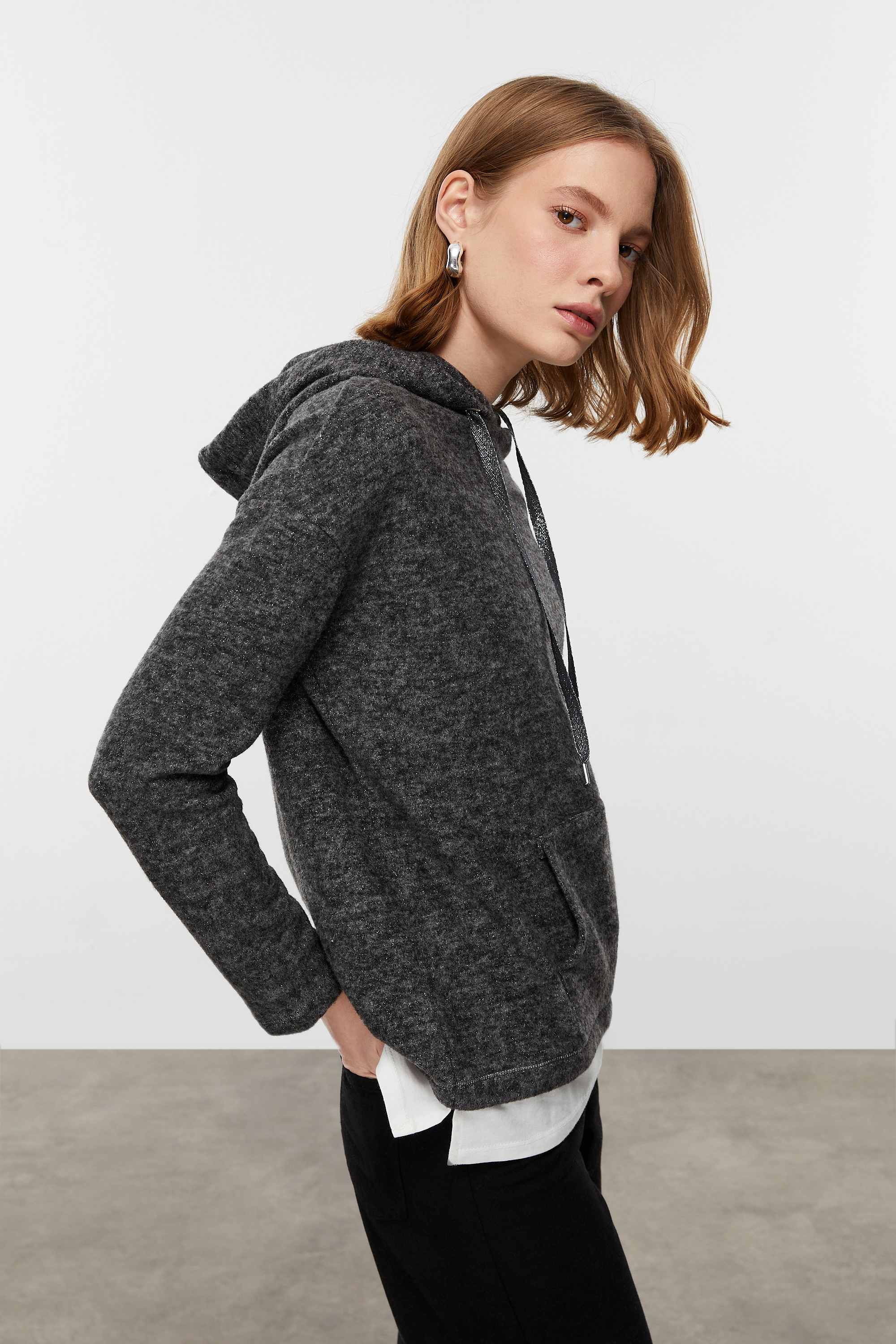 KAPÜŞONLU SWEATSHIRT