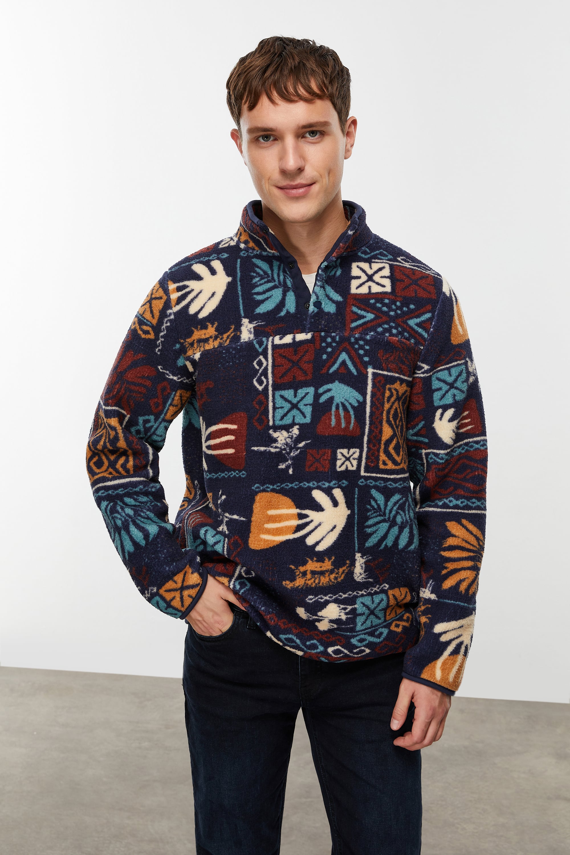 DESENLİ DİK YAKA POLAR SWEATSHIRT