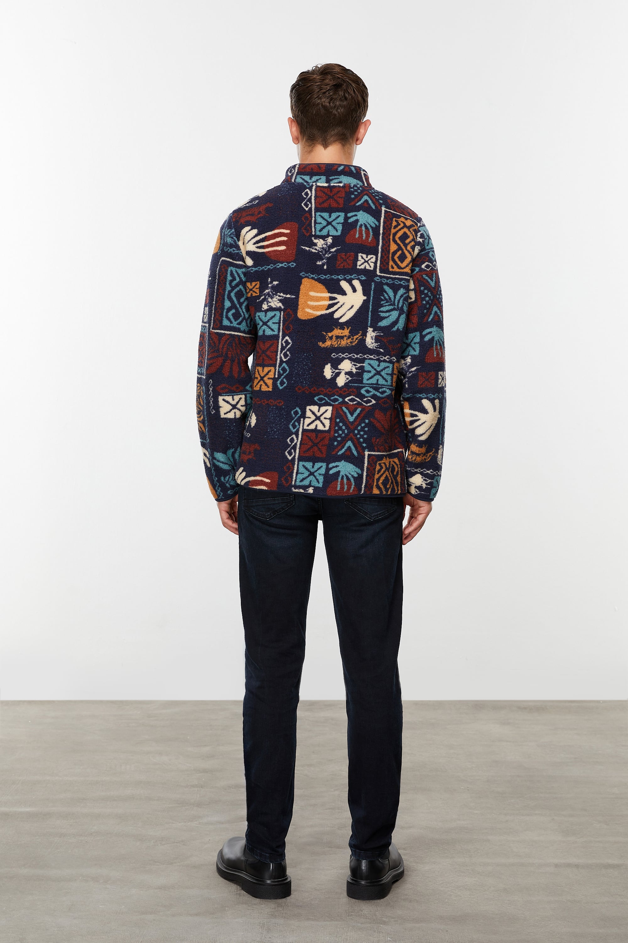 DESENLİ DİK YAKA POLAR SWEATSHIRT