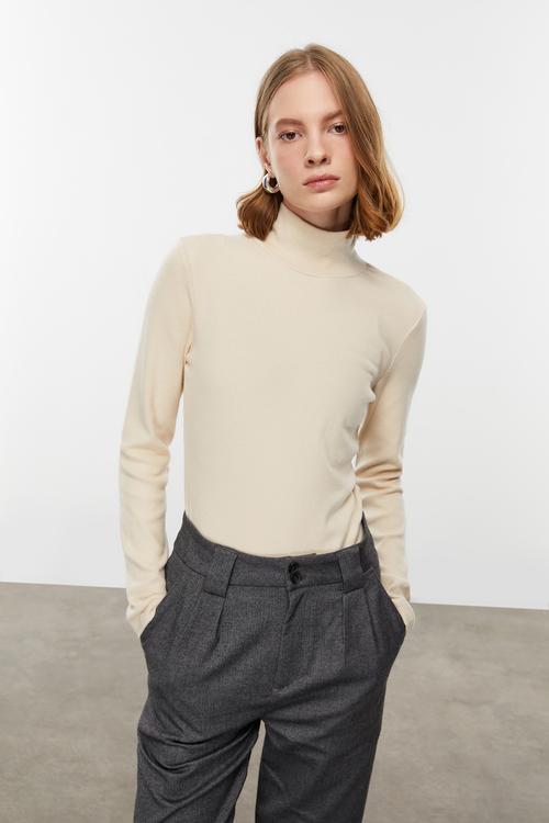  DİK YAKA UZUN KOLLU T-SHIRT