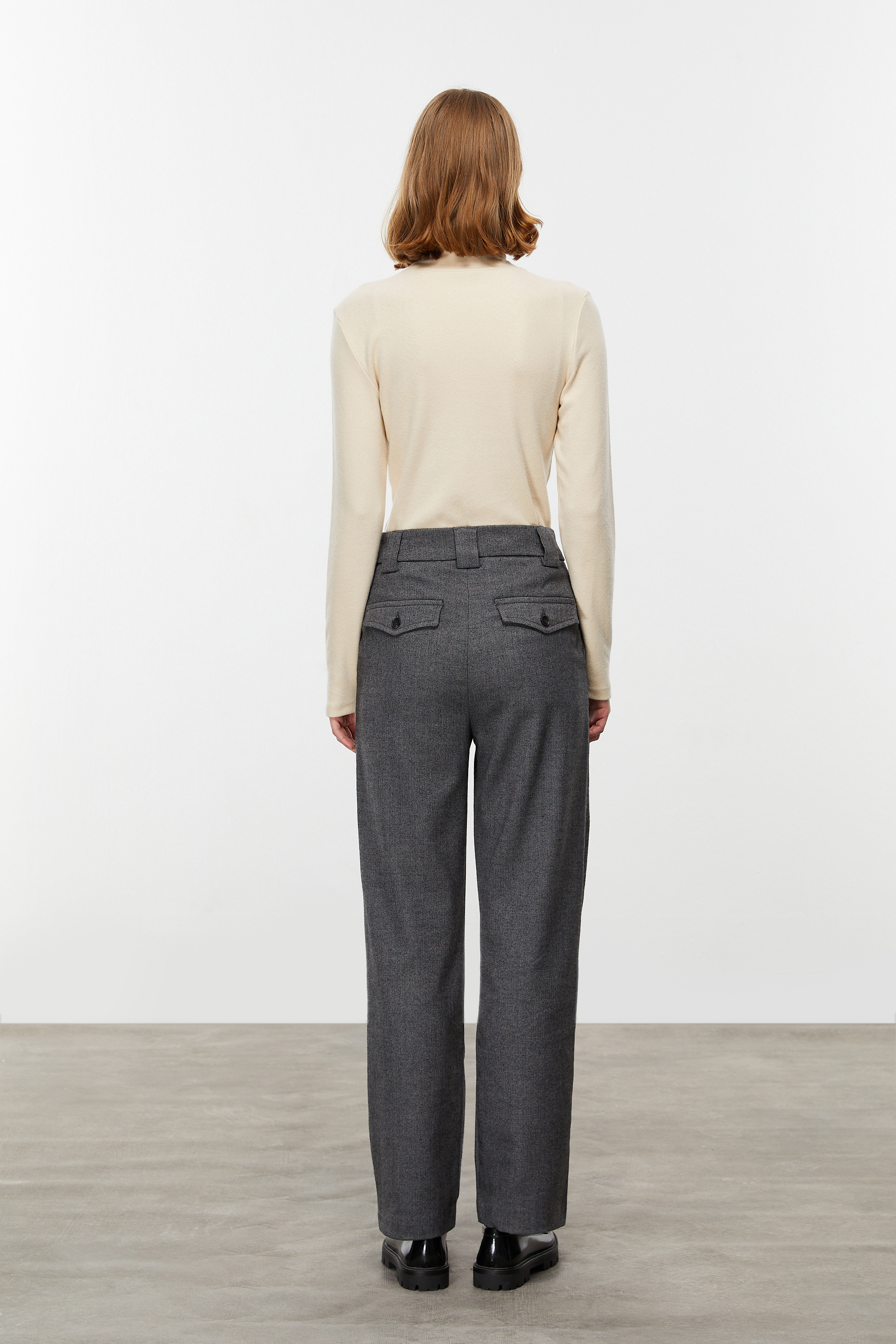 DİK YAKA UZUN KOLLU T-SHIRT