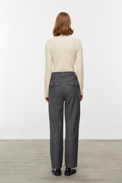  DİK YAKA UZUN KOLLU T-SHIRT