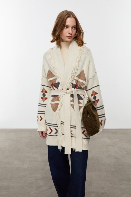  JAKARLI PÜSKÜL DETAYLI TRİKO HIRKA