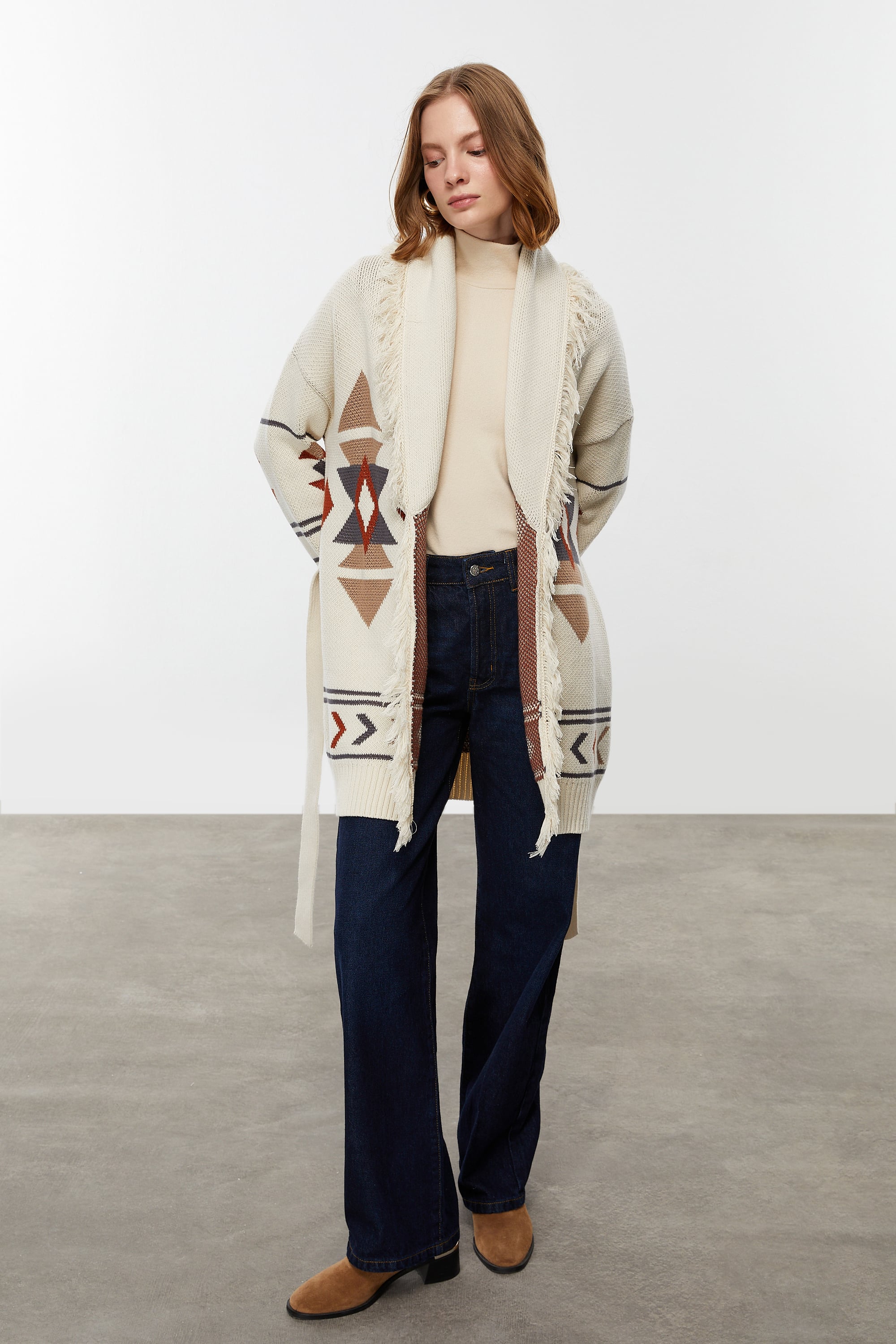 JAKARLI PÜSKÜL DETAYLI TRİKO HIRKA