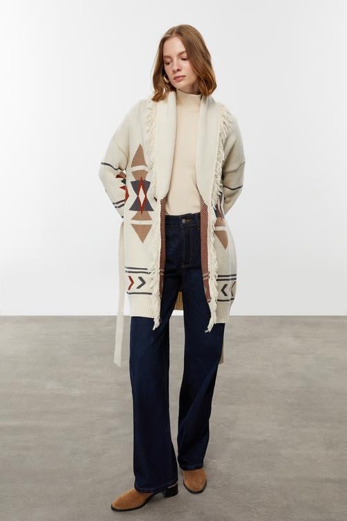  JAKARLI PÜSKÜL DETAYLI TRİKO HIRKA