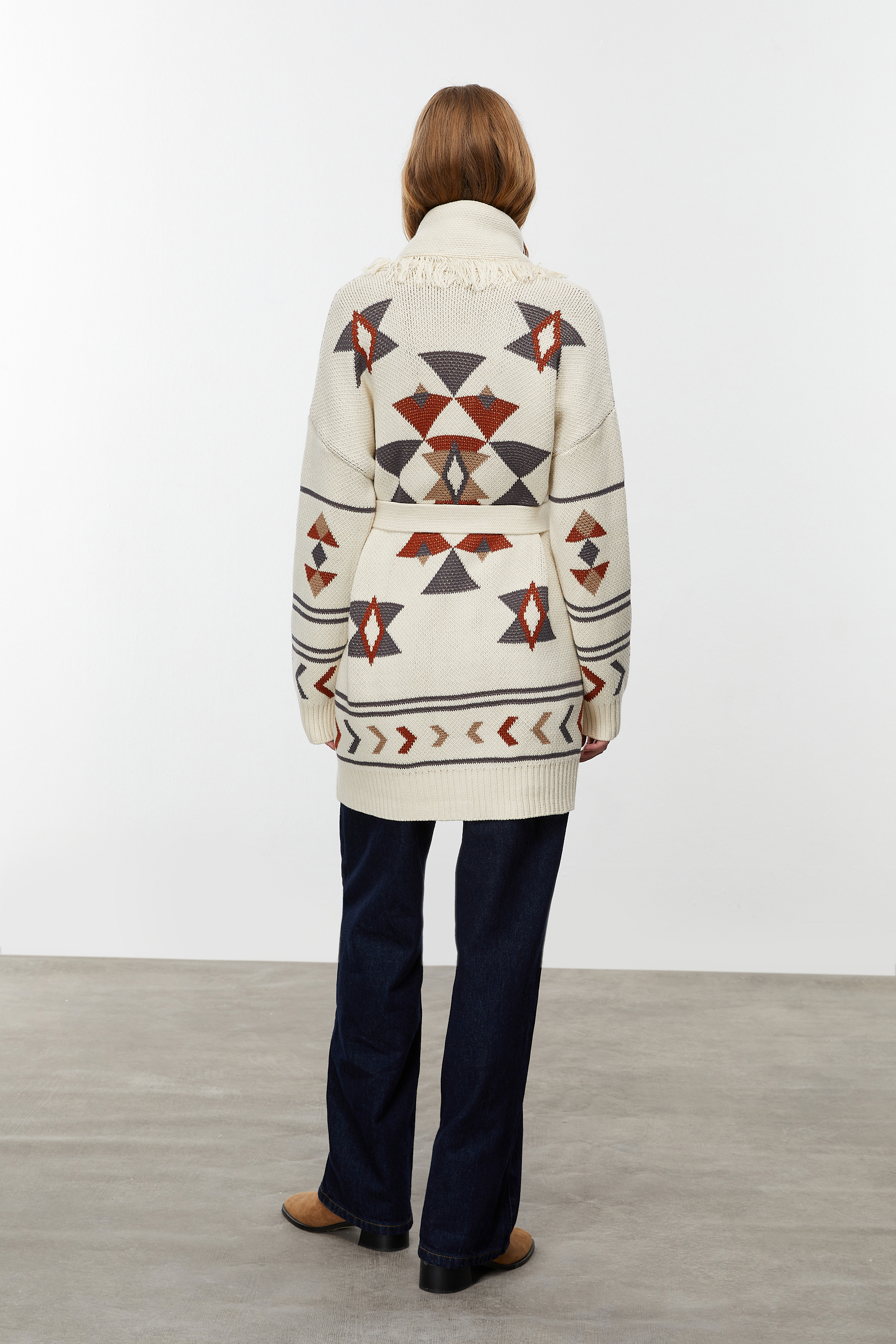 JAKARLI PÜSKÜL DETAYLI TRİKO HIRKA