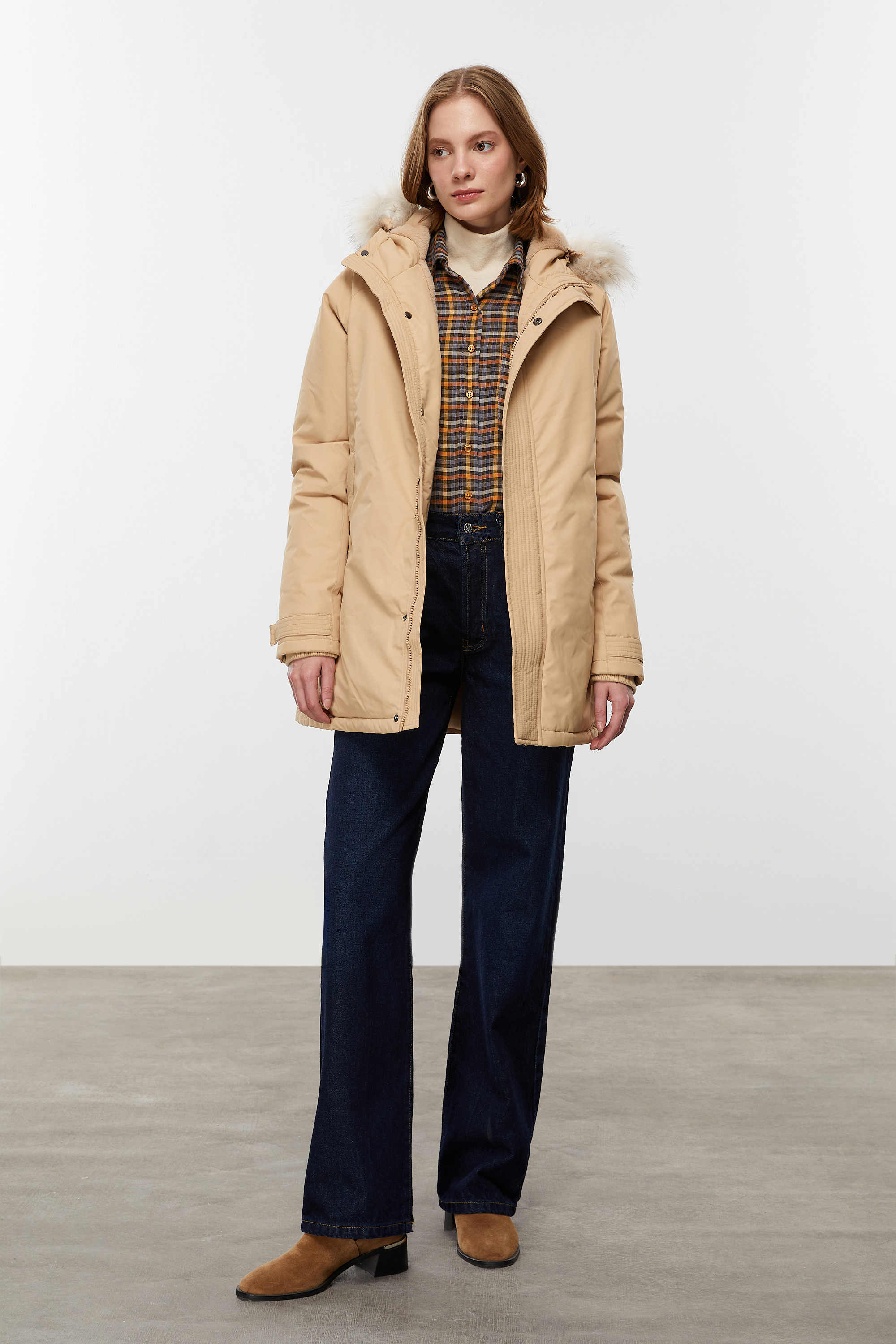 SUNİ KÜRK DETAYLI ŞİŞME MONT