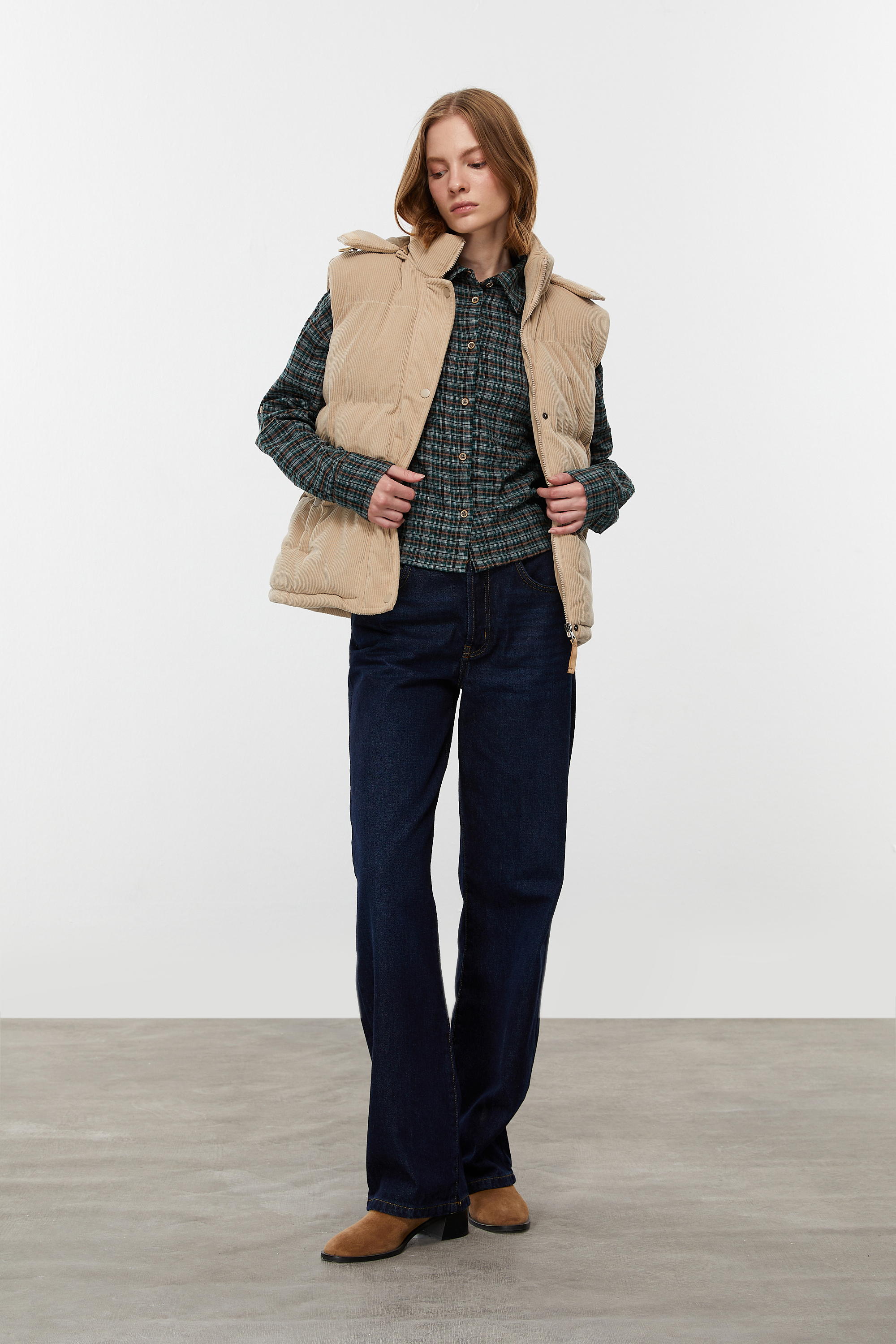 KADİFE DOKULU ÇIKARILABİLİR KAPÜŞONLU YELEK