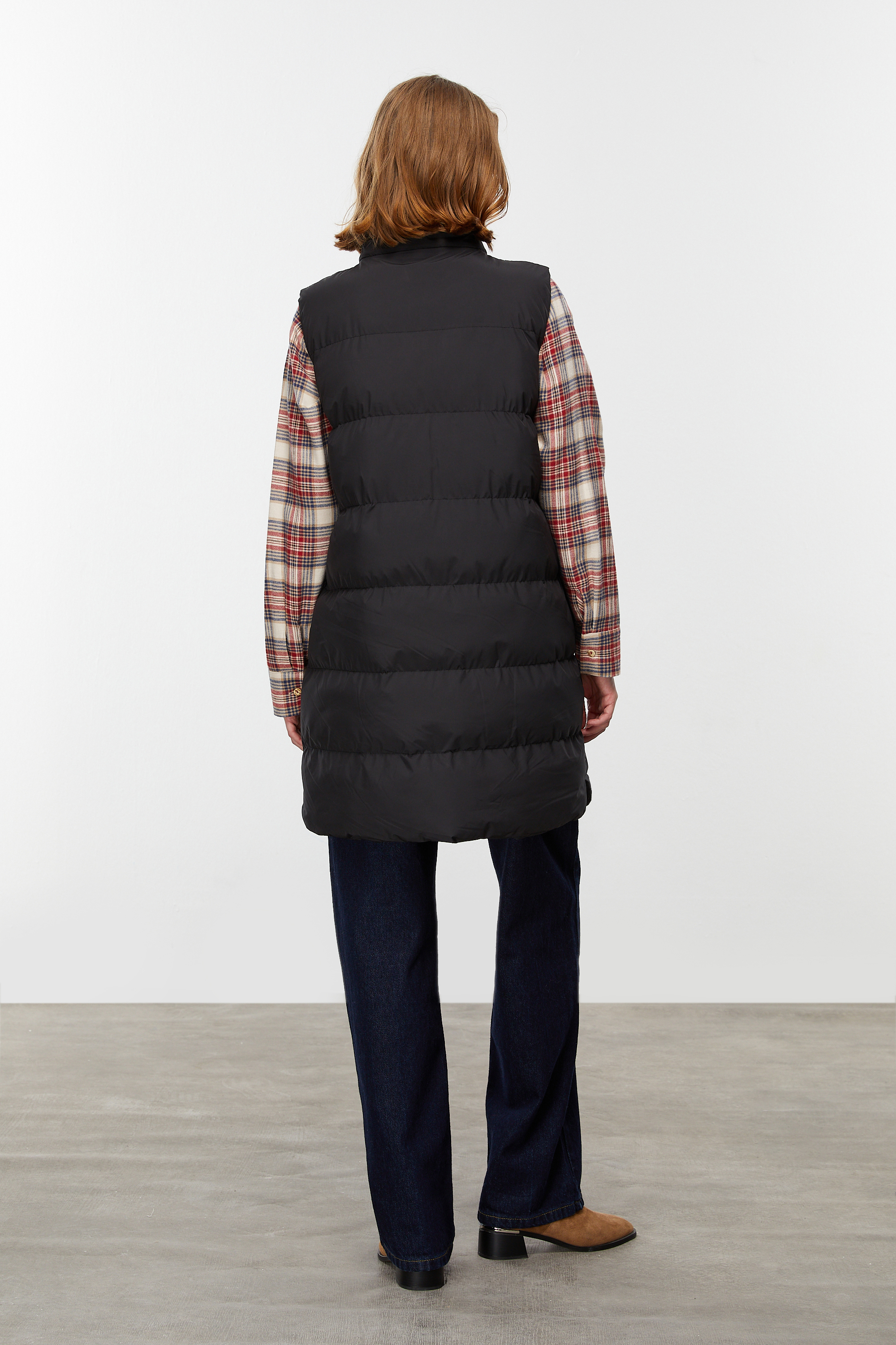 ÇIKARILABİLİR KAPÜŞONLU KAPİTONELİ YELEK