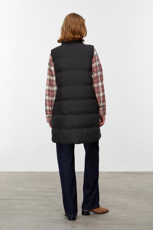  ÇIKARILABİLİR KAPÜŞONLU KAPİTONELİ YELEK