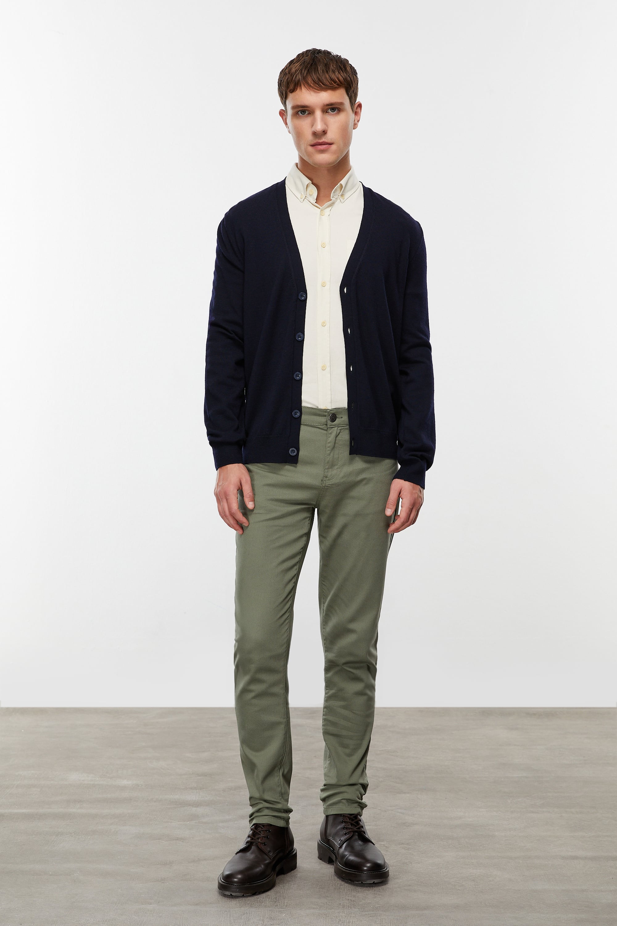 V YAKA MERİNO YÜN HIRKA