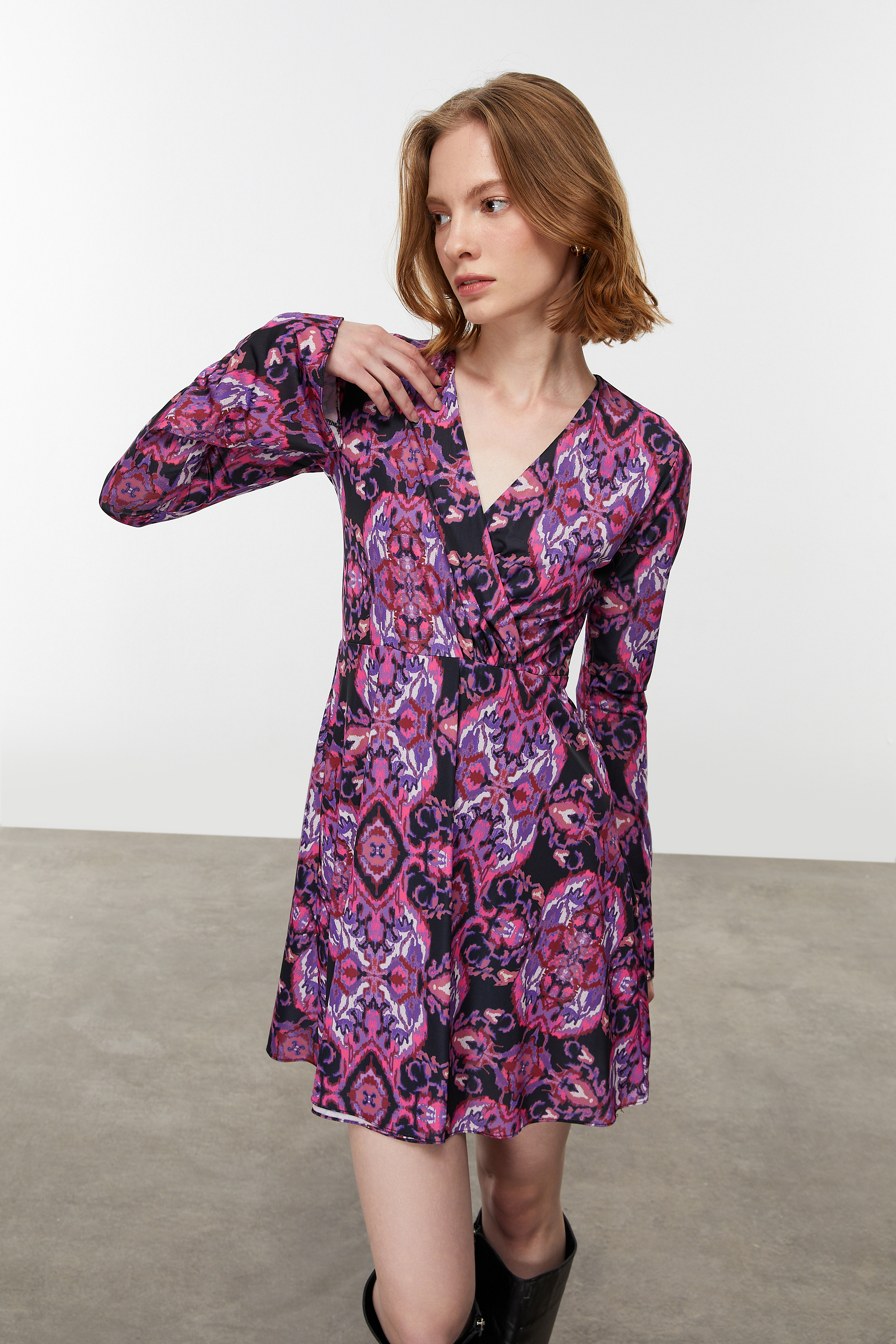 ETNİK DESENLİ MİNİ KRUVAZE ELBİSE