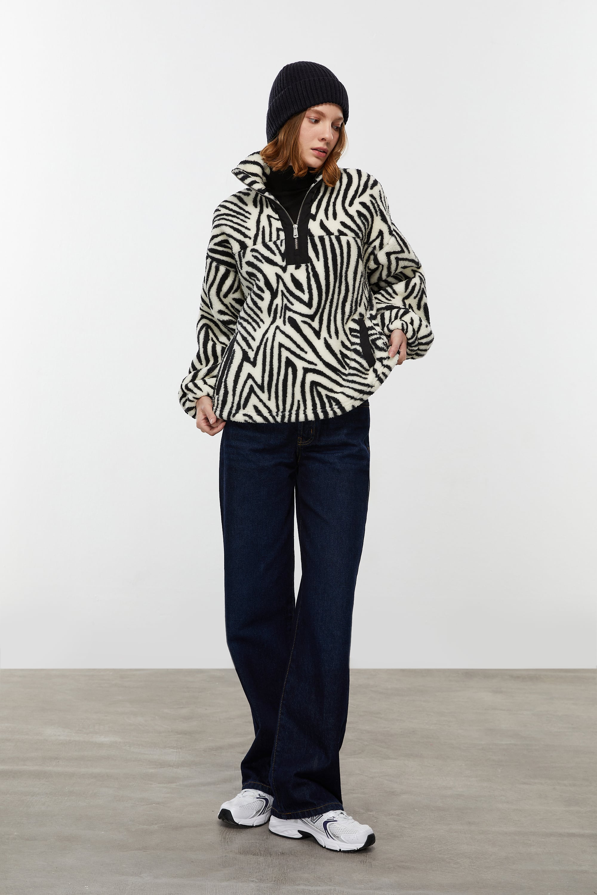 ZEBRA DESENLİ PELÜŞ SWEATSHIRT