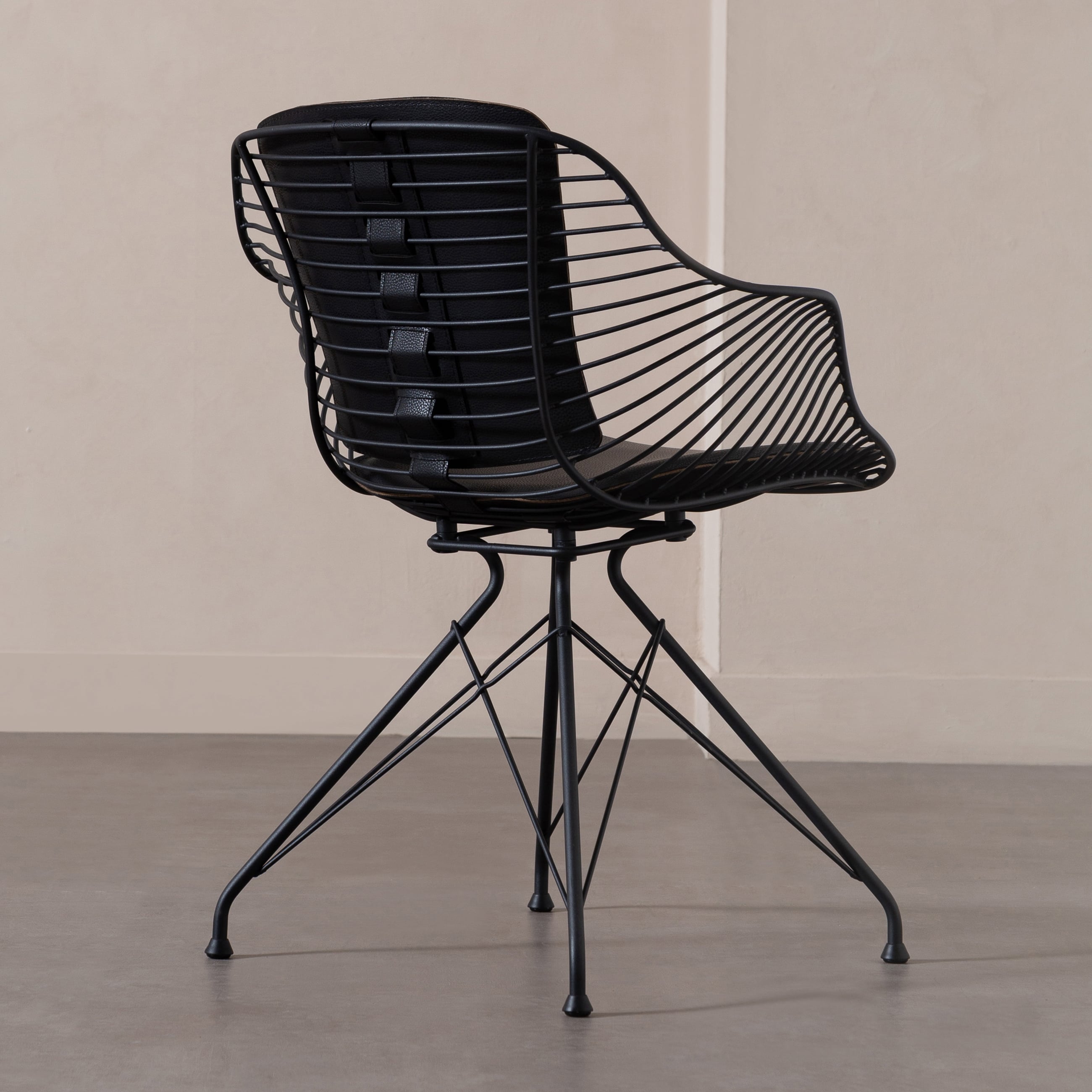 FRANCESCO KOLÇAKLI METAL SANDALYE SİYAH