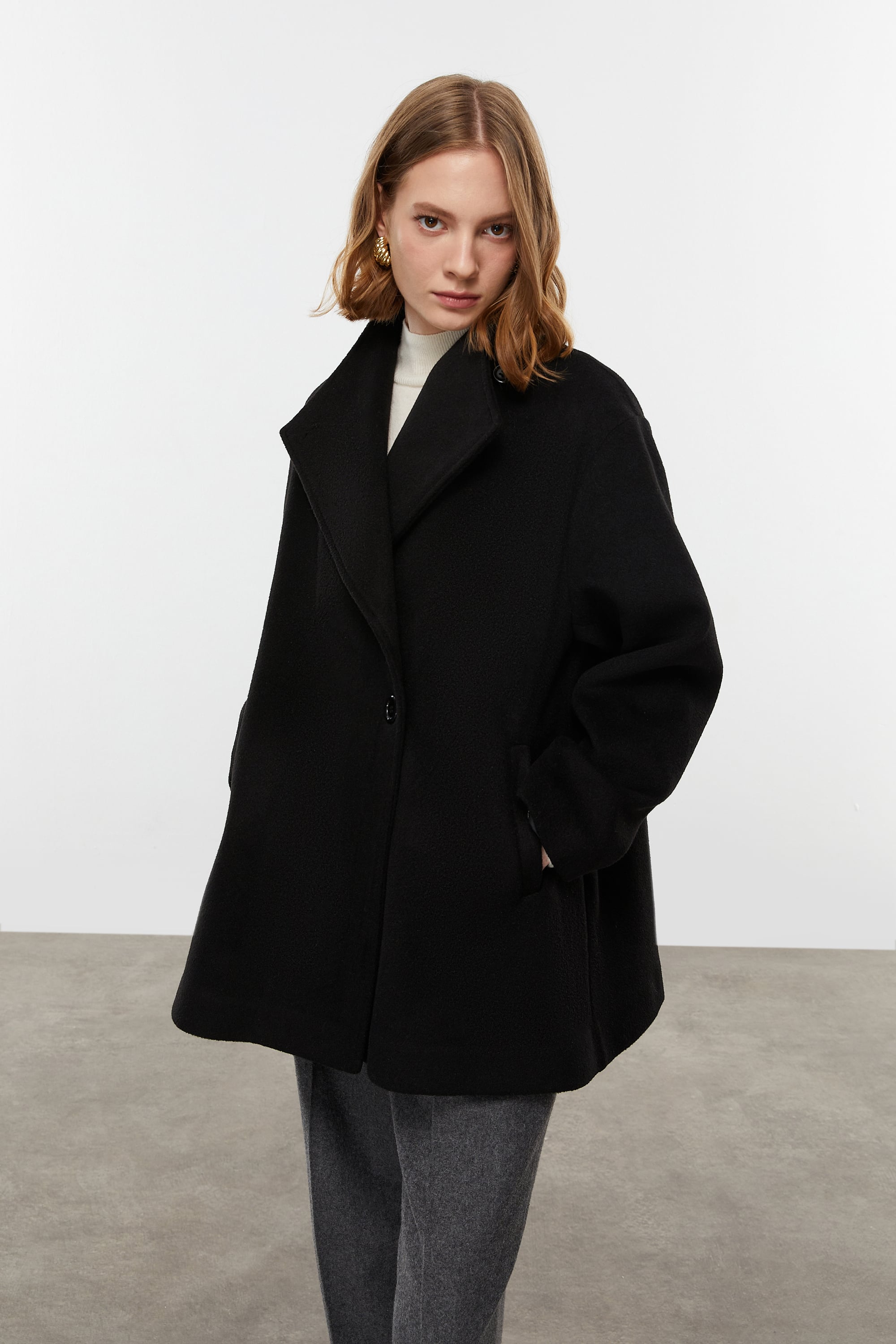 DİK YAKA KAŞE KABAN