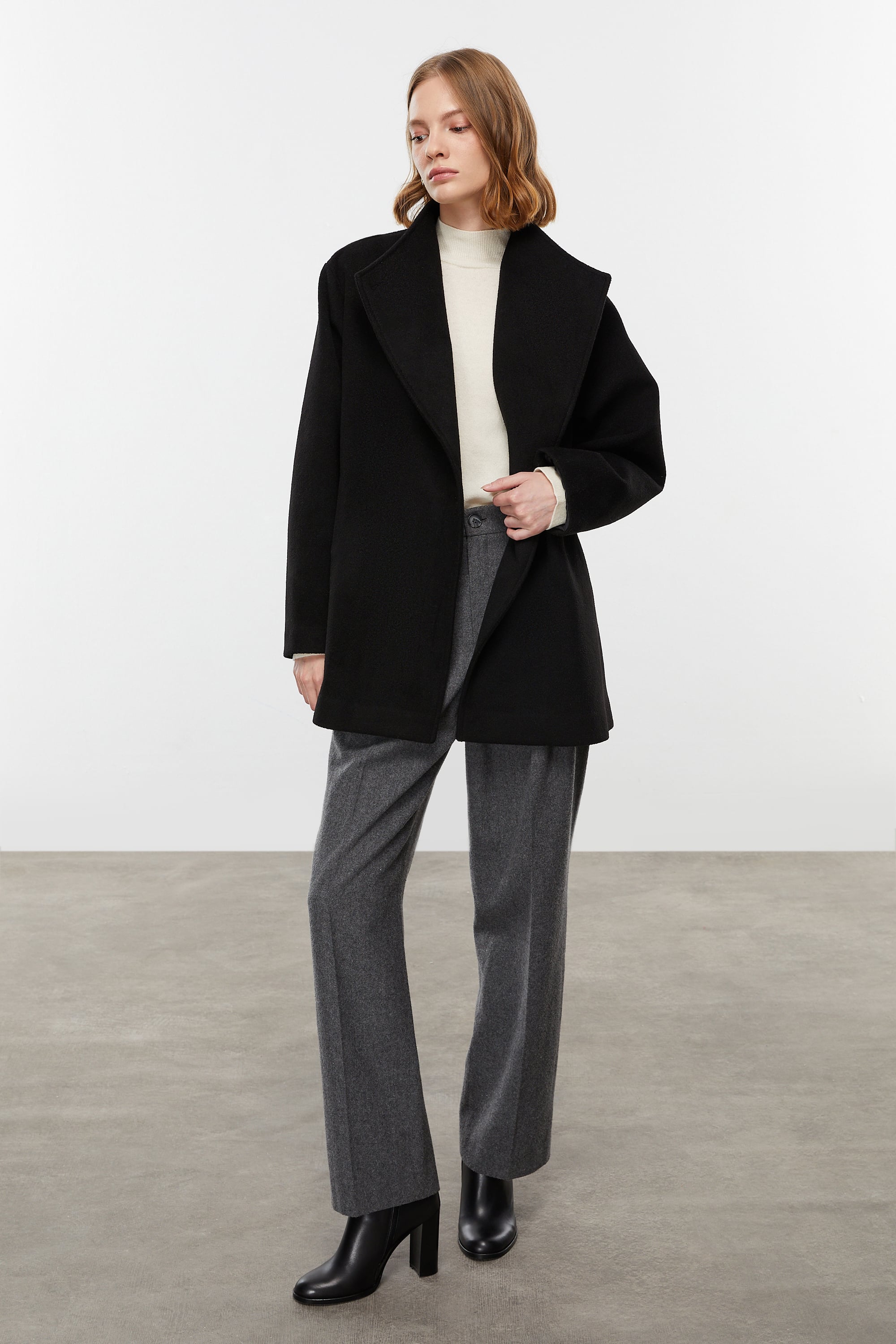 DİK YAKA KAŞE KABAN