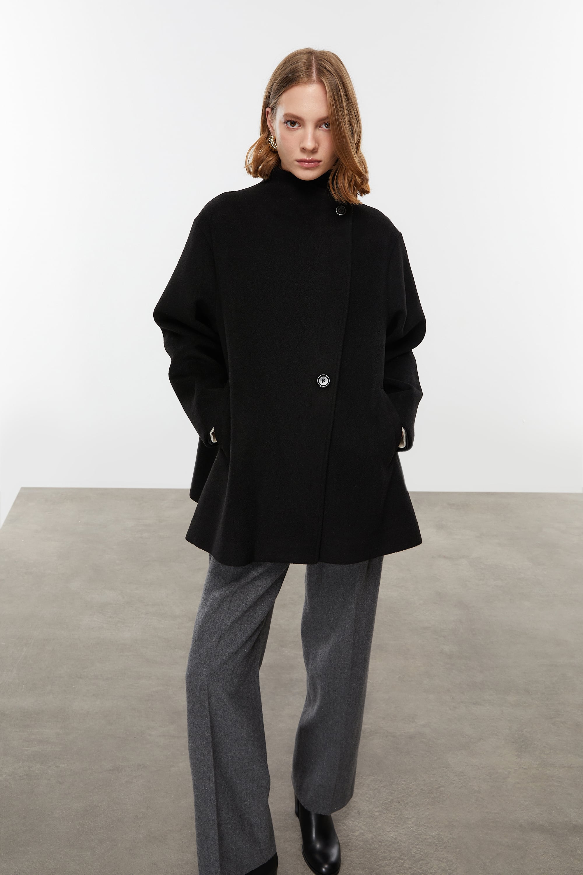 DİK YAKA KAŞE KABAN