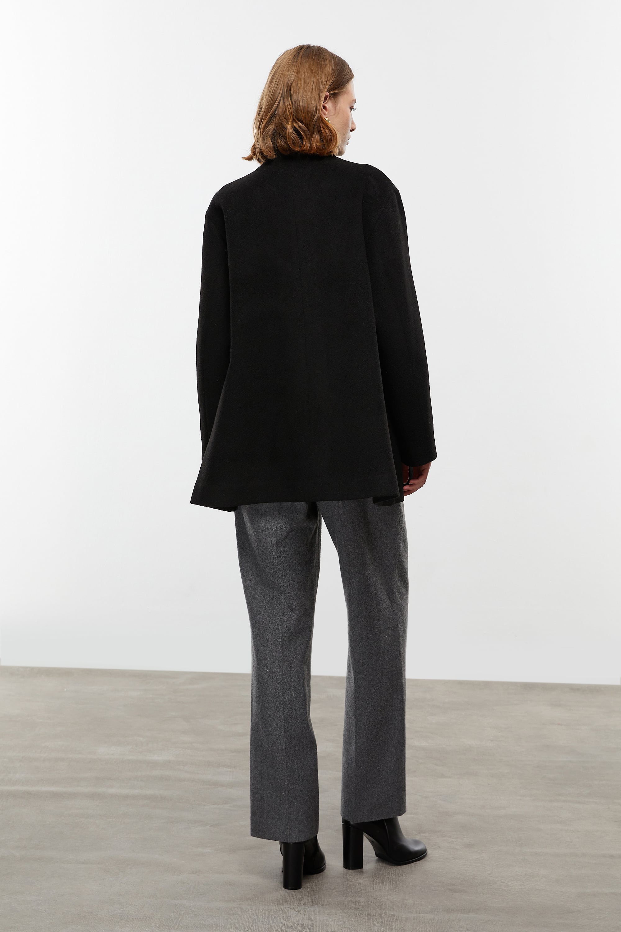 DİK YAKA KAŞE KABAN