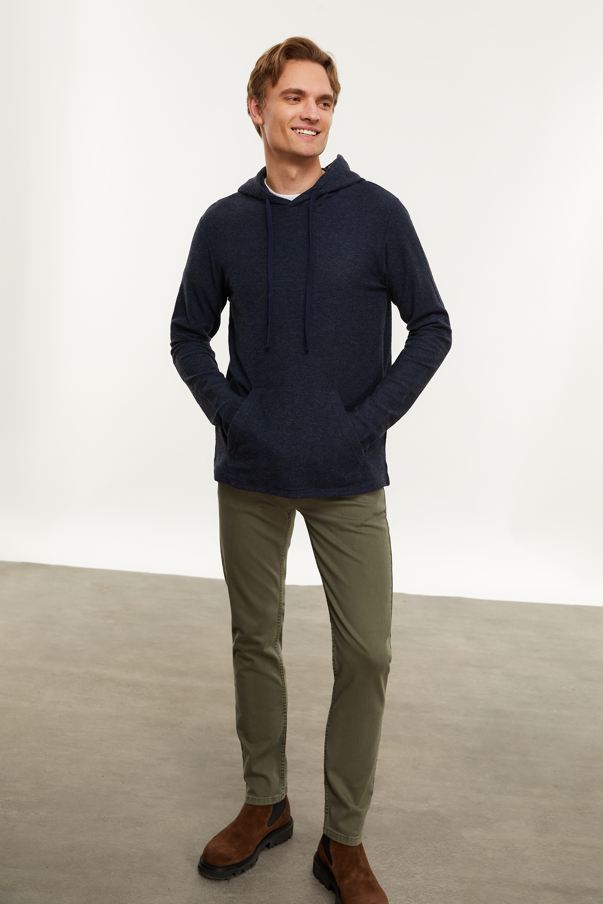 DOKULU KAPÜŞONLU SWEATSHIRT