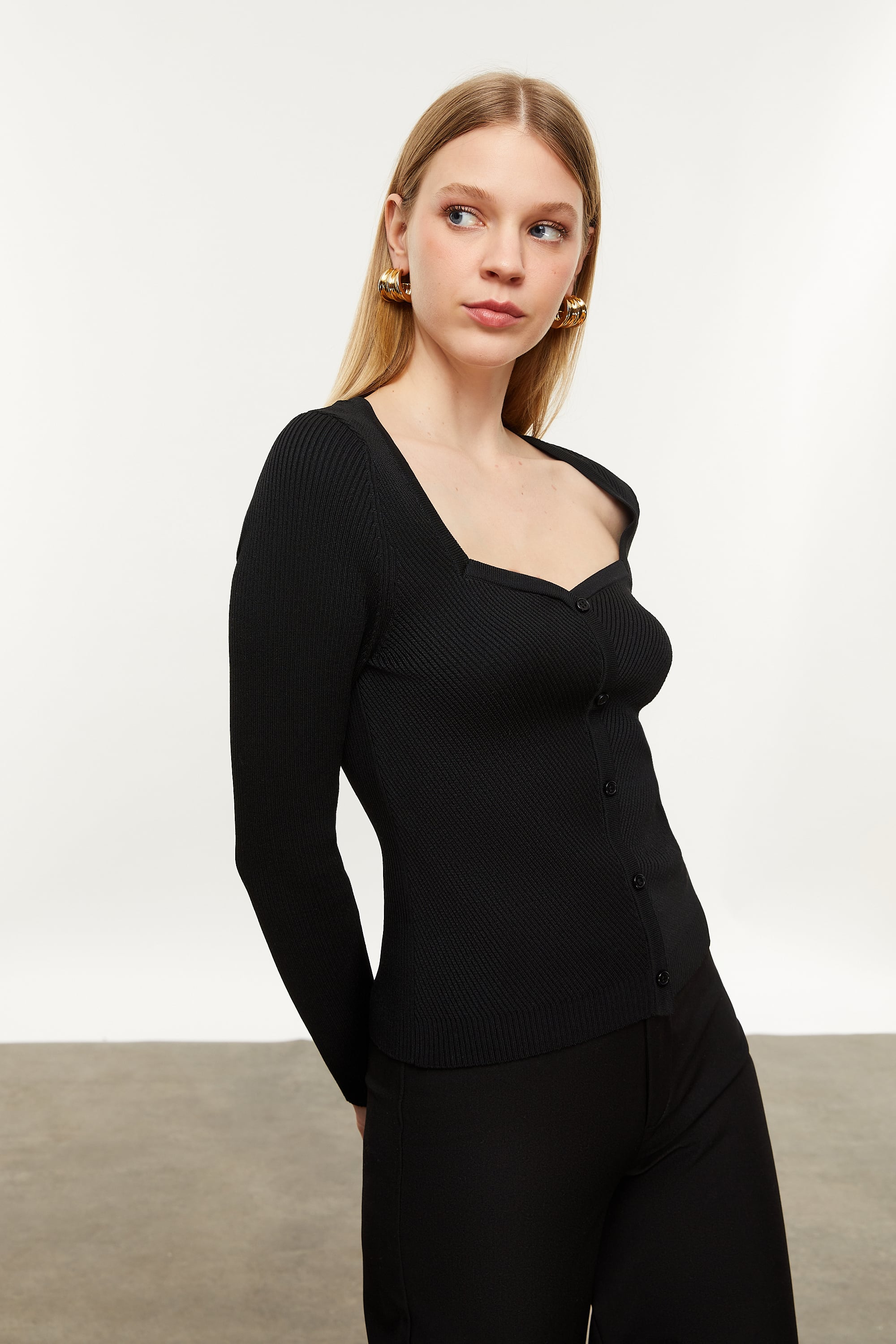 AÇIK YAKA TRİKO HIRKA