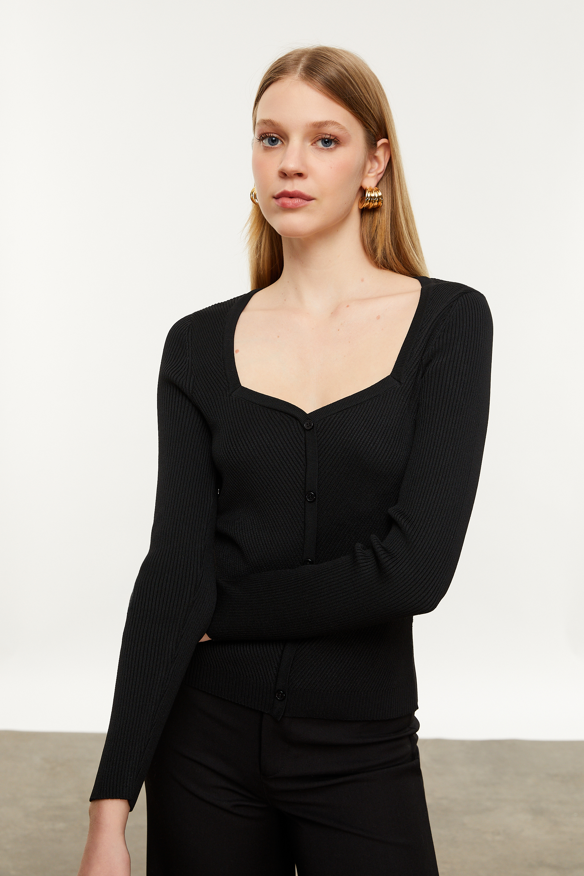 AÇIK YAKA TRİKO HIRKA