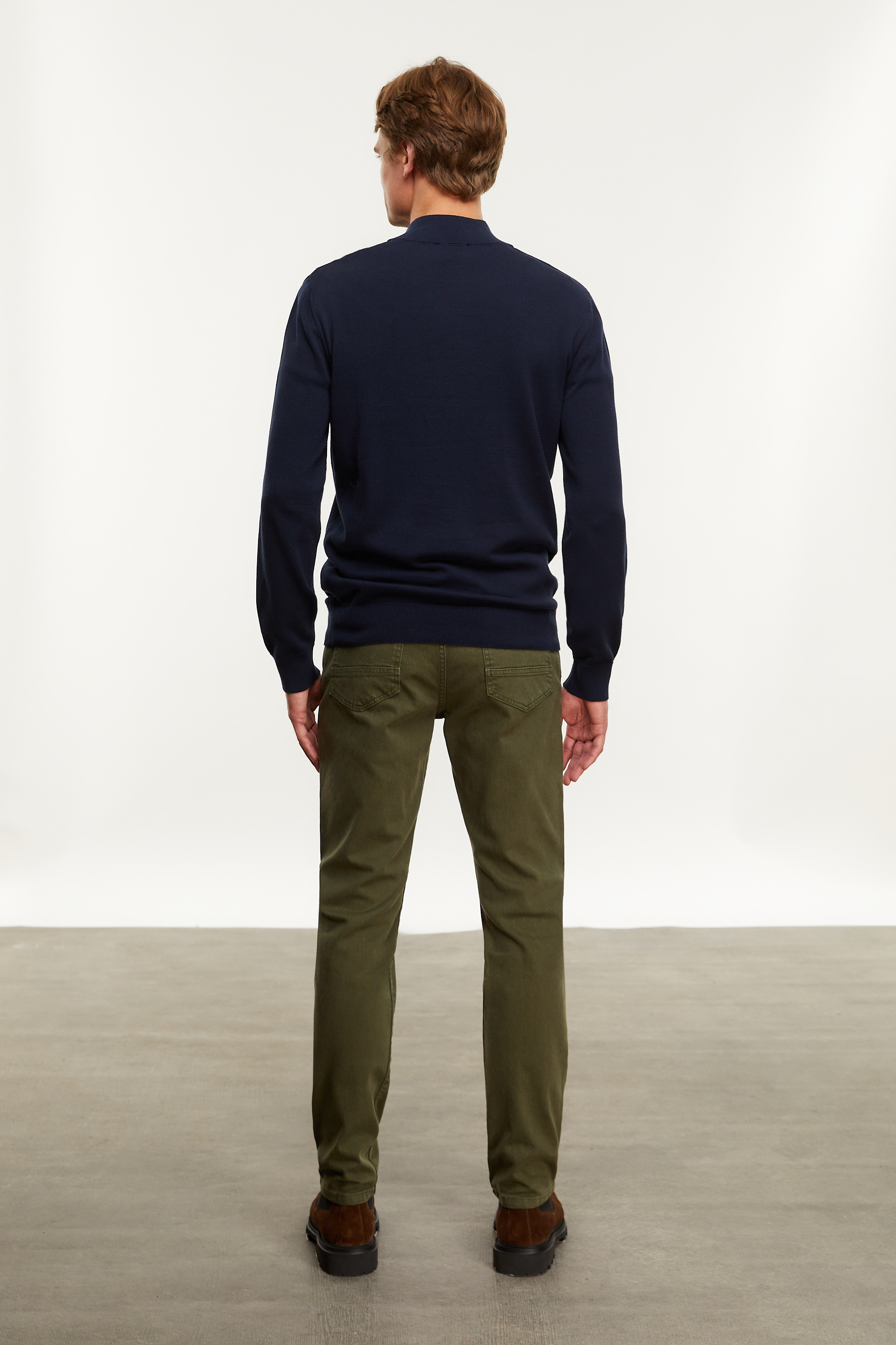 DİK YAKA YARIM FERMUARLI KAZAK